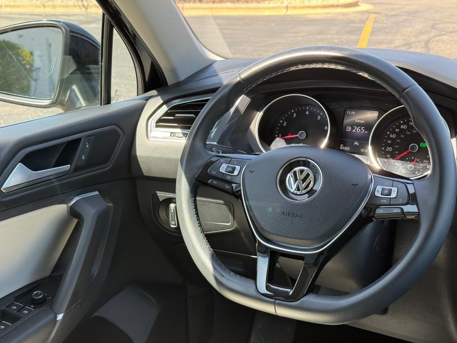 Volkswagen Tiguan Vehicle Image 14