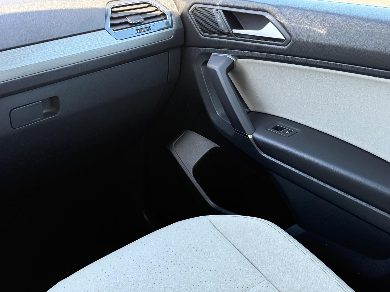 Volkswagen Tiguan Vehicle Image 15