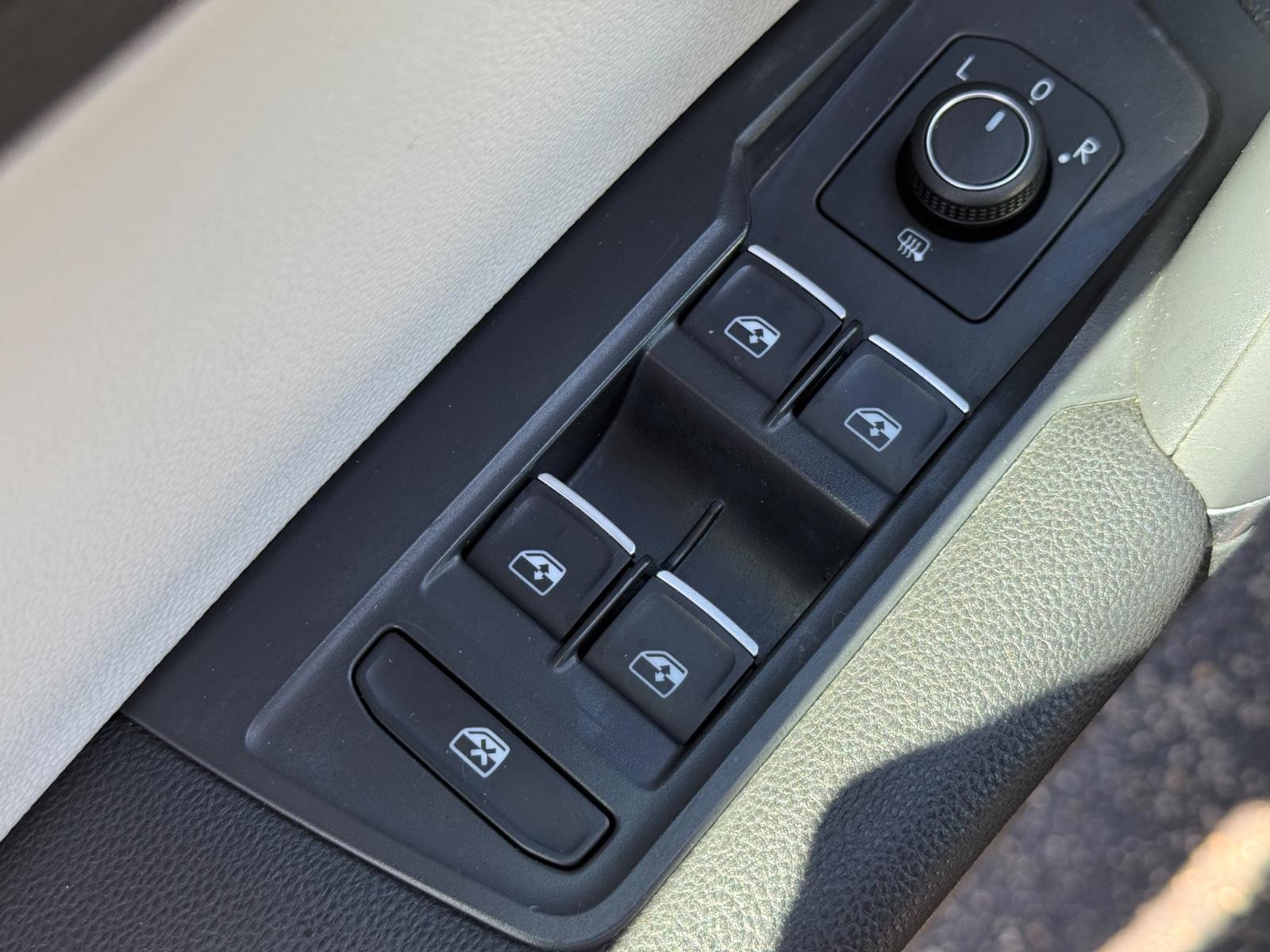 Volkswagen Tiguan Vehicle Image 21