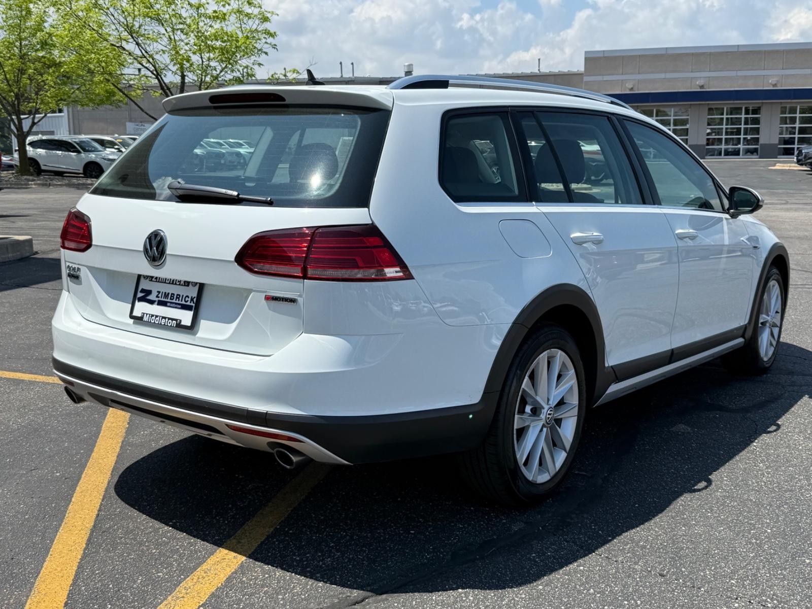 Volkswagen Golf Alltrack Vehicle Image 03