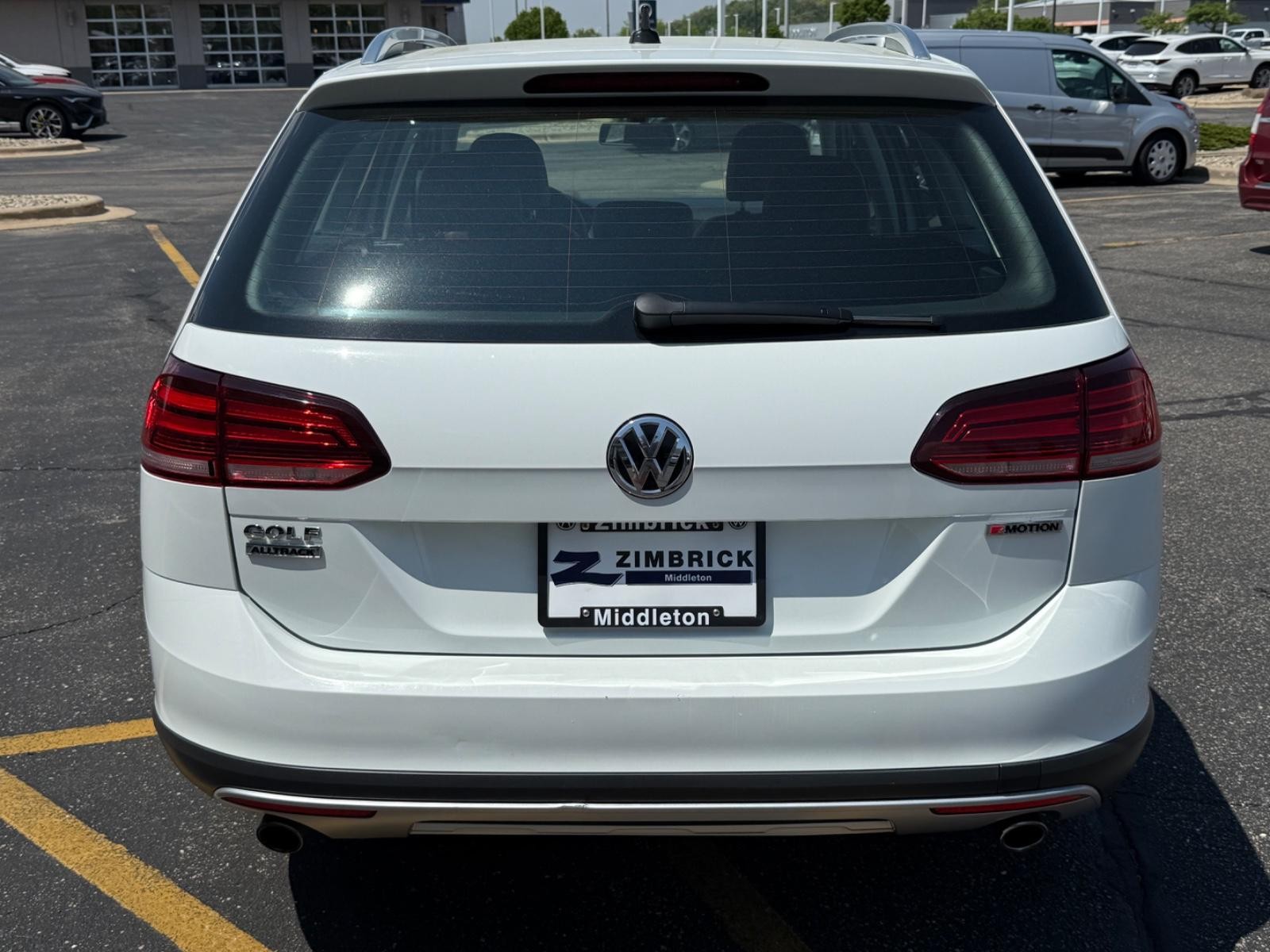 Volkswagen Golf Alltrack Vehicle Image 04