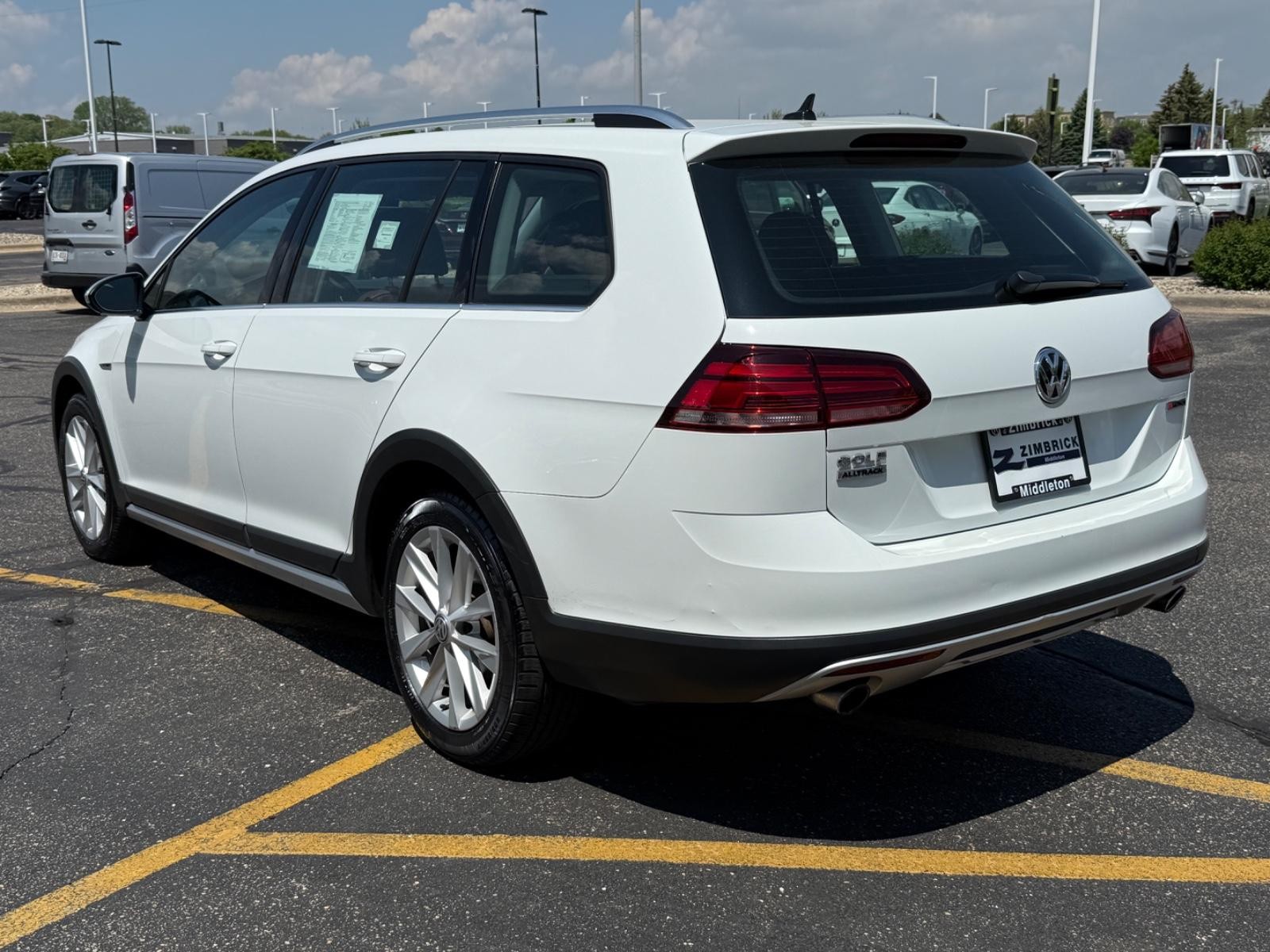 Volkswagen Golf Alltrack Vehicle Image 06
