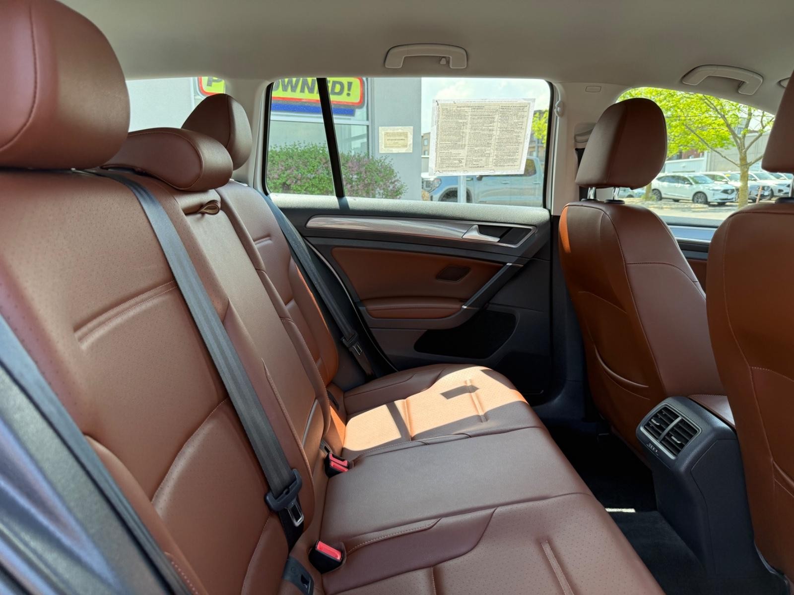 Volkswagen Golf Alltrack Vehicle Image 10