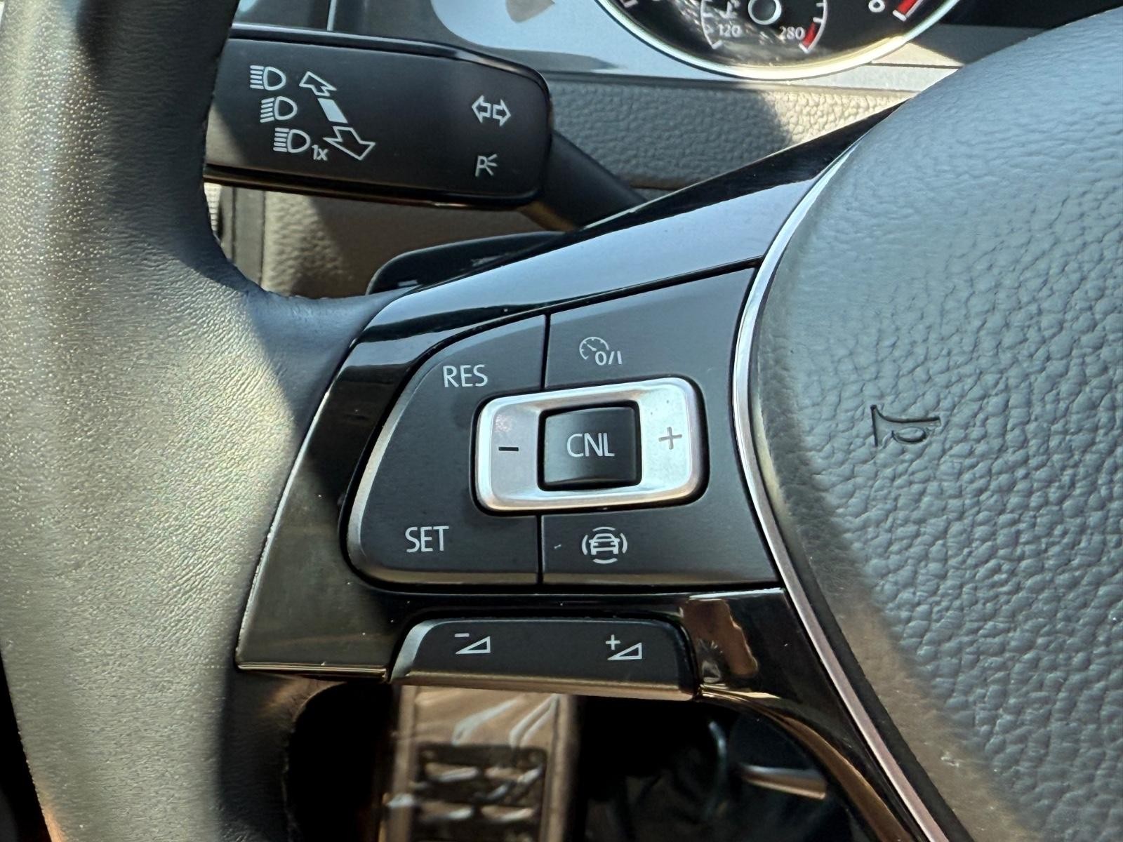 Volkswagen Golf Alltrack Vehicle Image 16