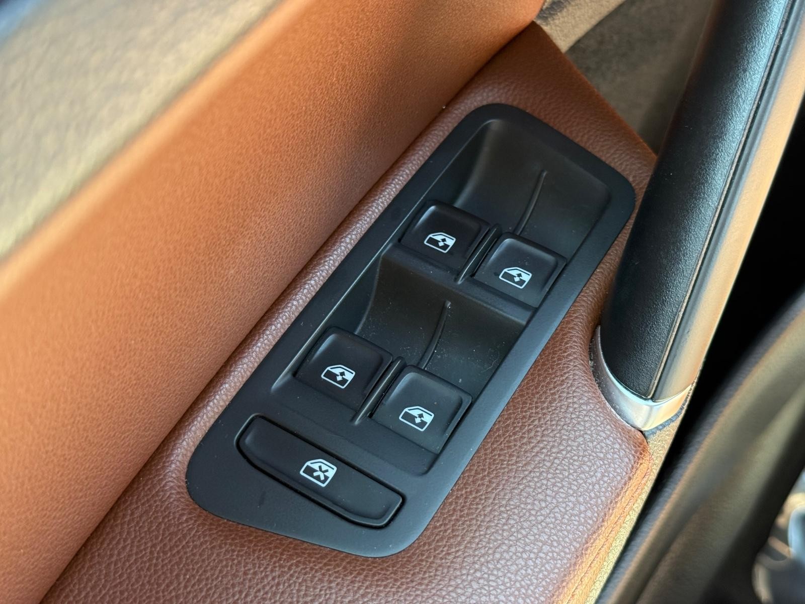 Volkswagen Golf Alltrack Vehicle Image 21