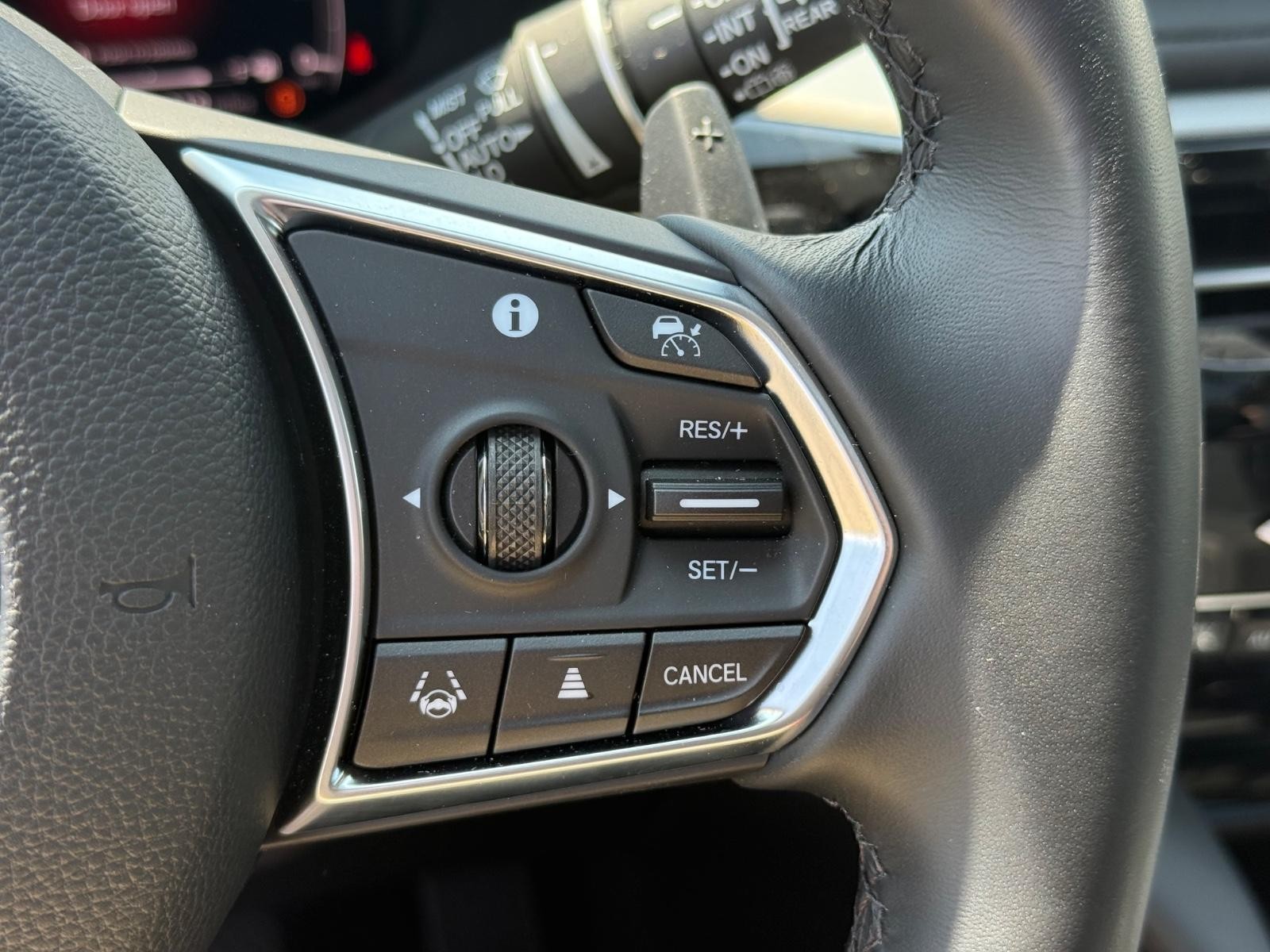 Acura MDX Vehicle Image 18