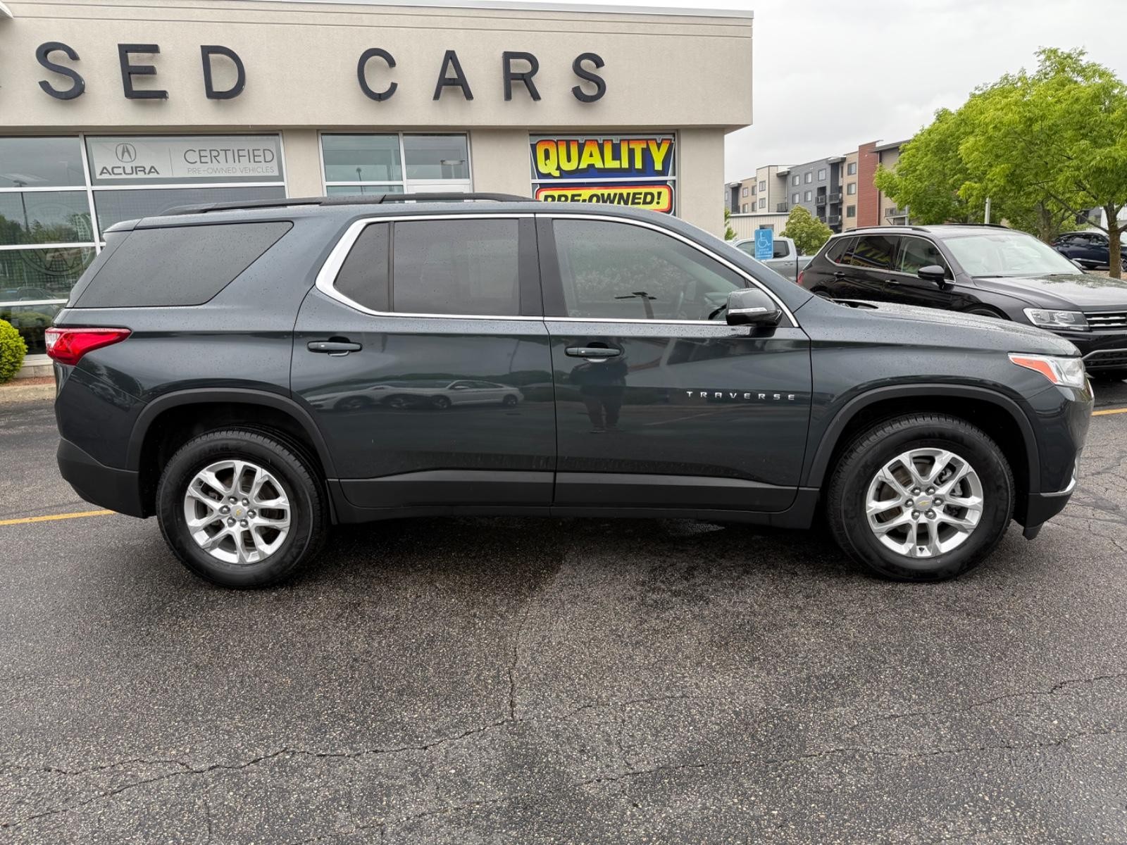 Chevrolet Traverse Vehicle Image 02