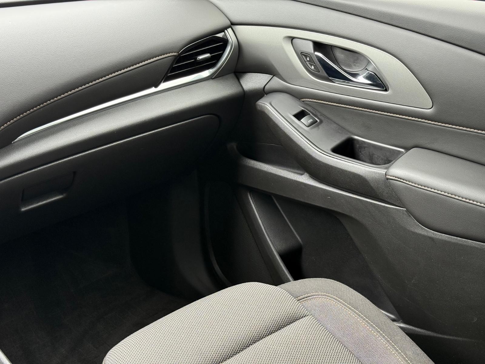 Chevrolet Traverse Vehicle Image 16