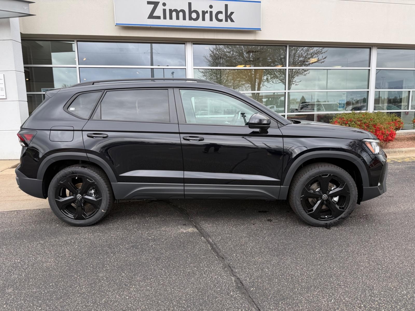 Volkswagen Taos Vehicle Image 02
