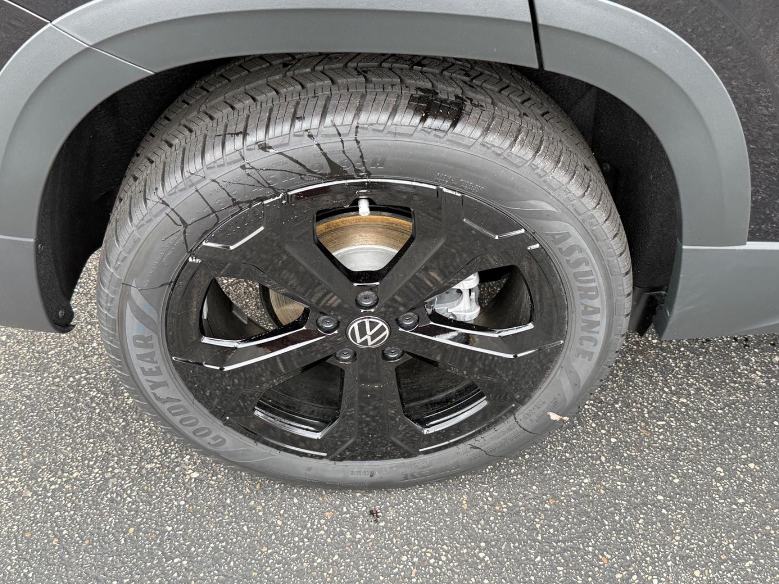 Volkswagen Taos Vehicle Image 04
