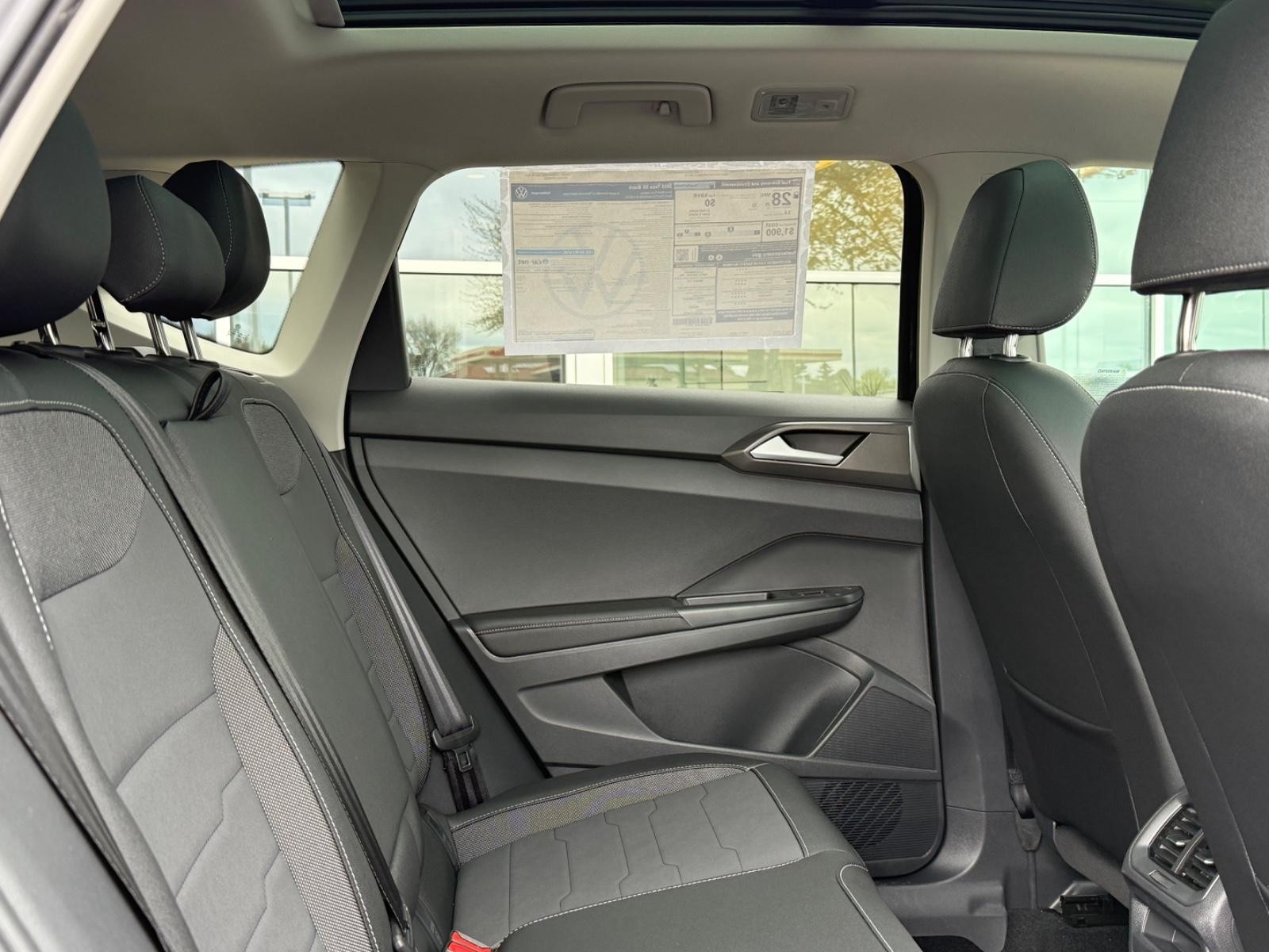 Volkswagen Taos Vehicle Image 05