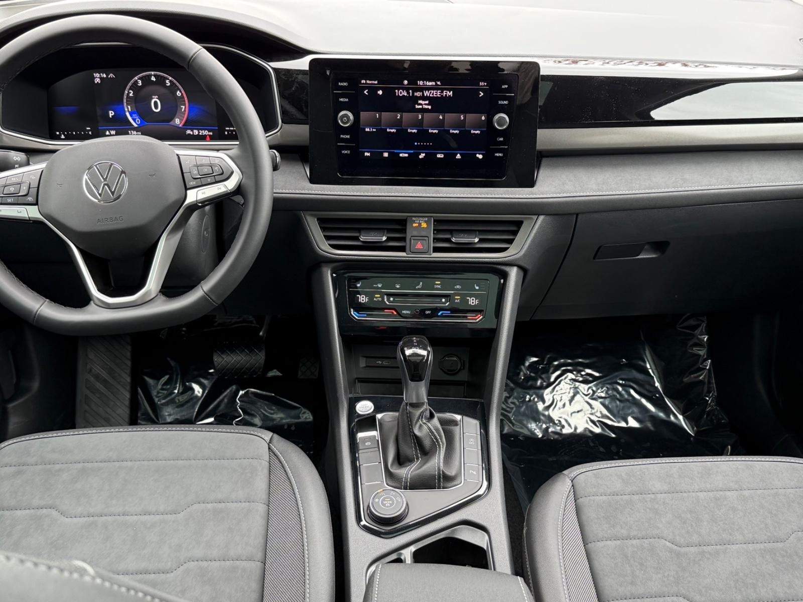 Volkswagen Taos Vehicle Image 06