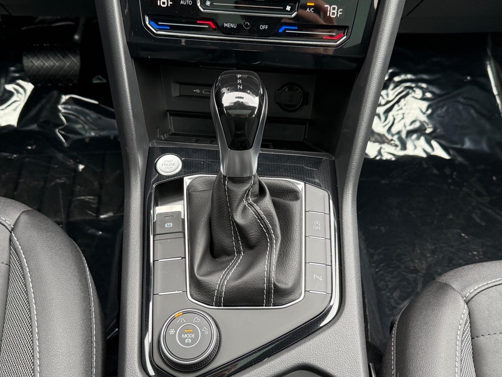 Volkswagen Taos Vehicle Image 08