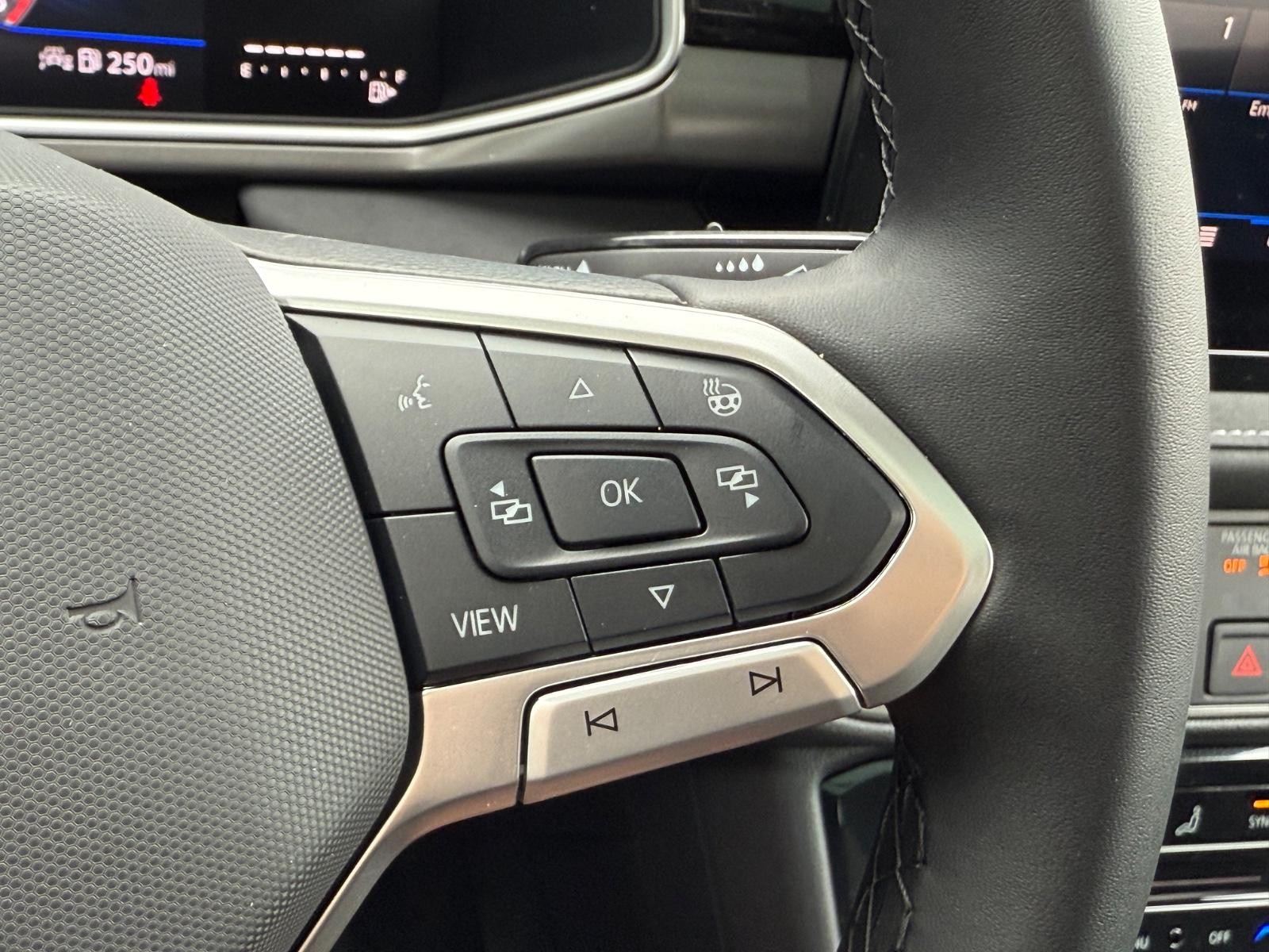 Volkswagen Taos Vehicle Image 12