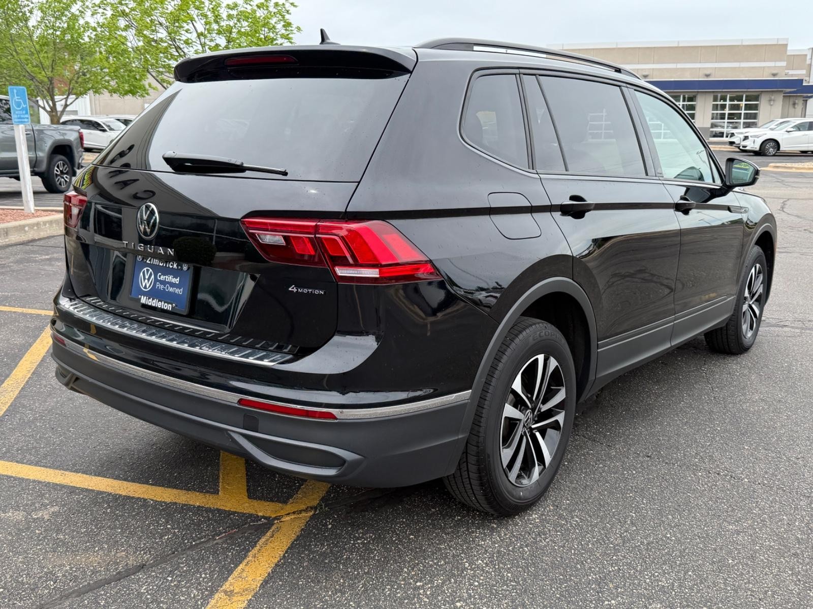 Volkswagen Tiguan Vehicle Image 03