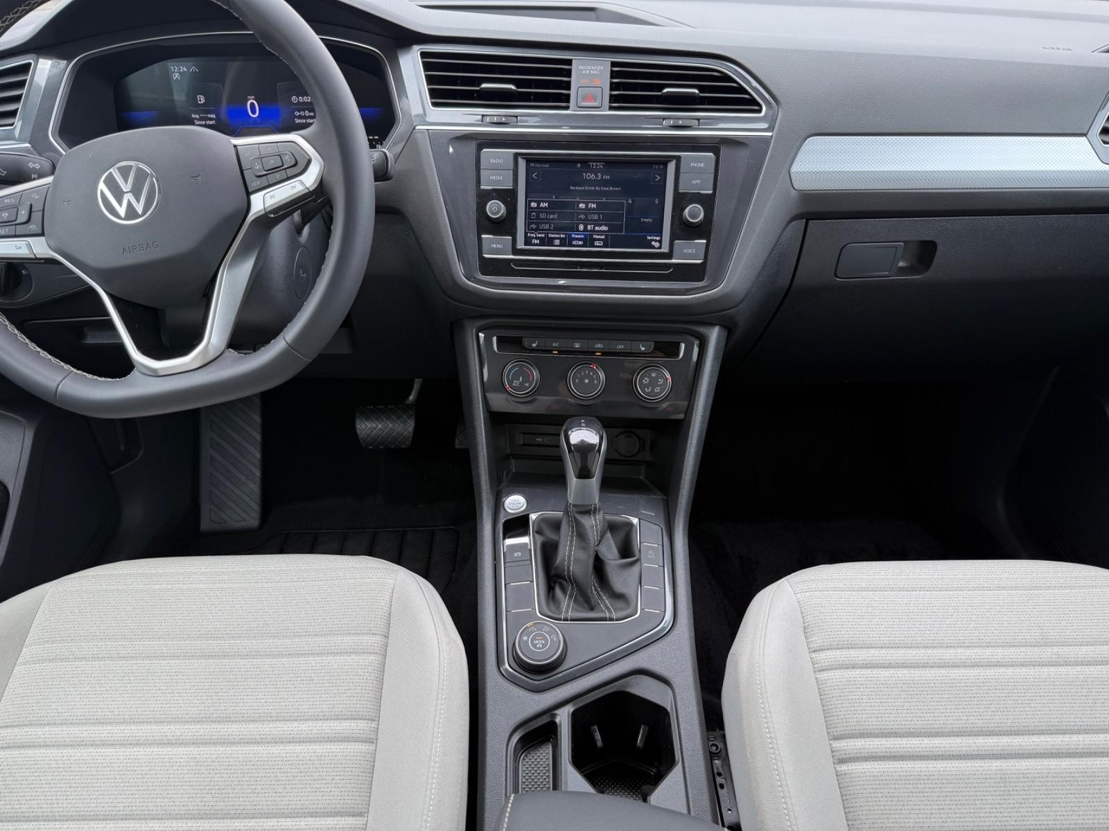 Volkswagen Tiguan Vehicle Image 11