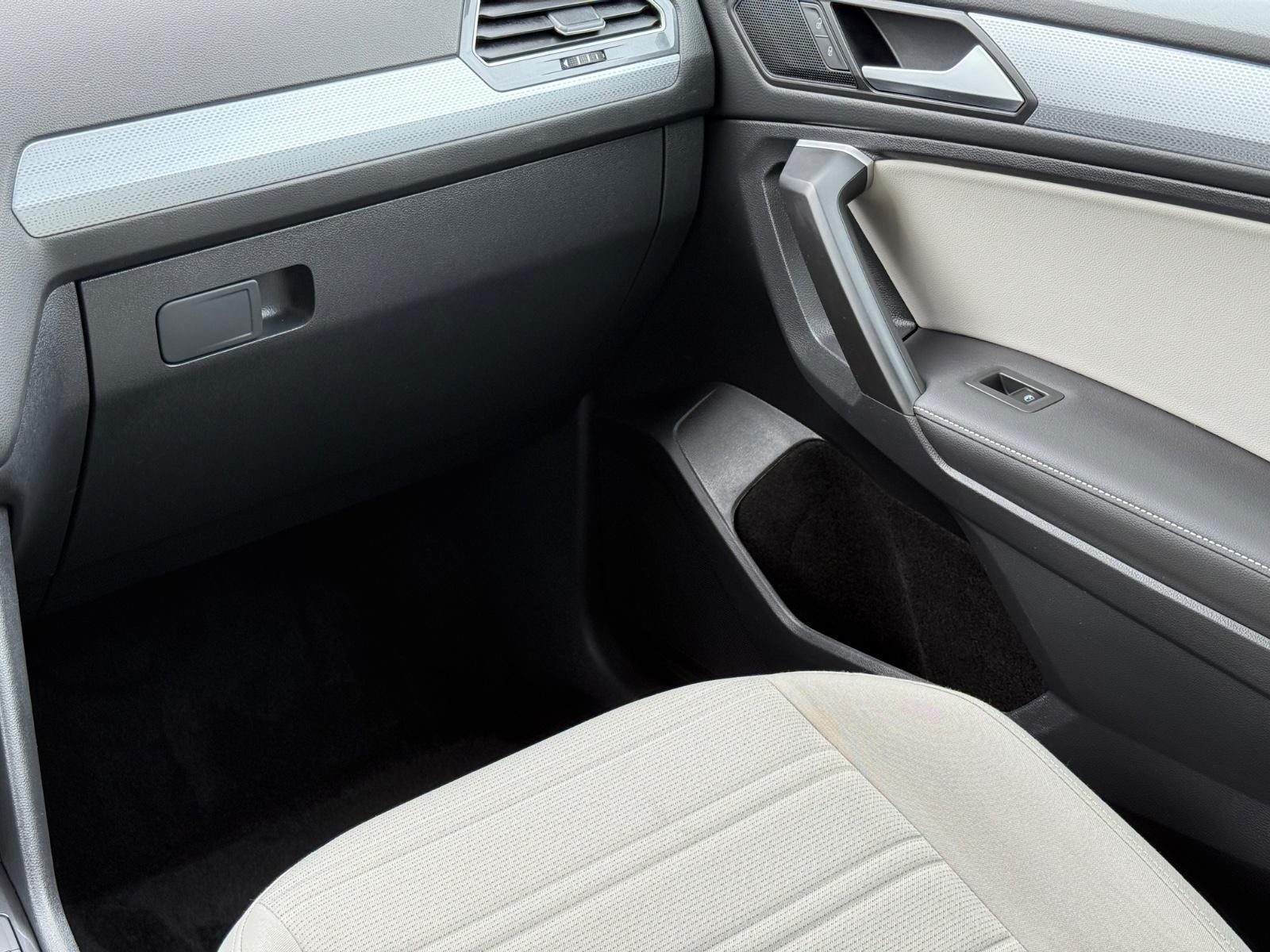 Volkswagen Tiguan Vehicle Image 15