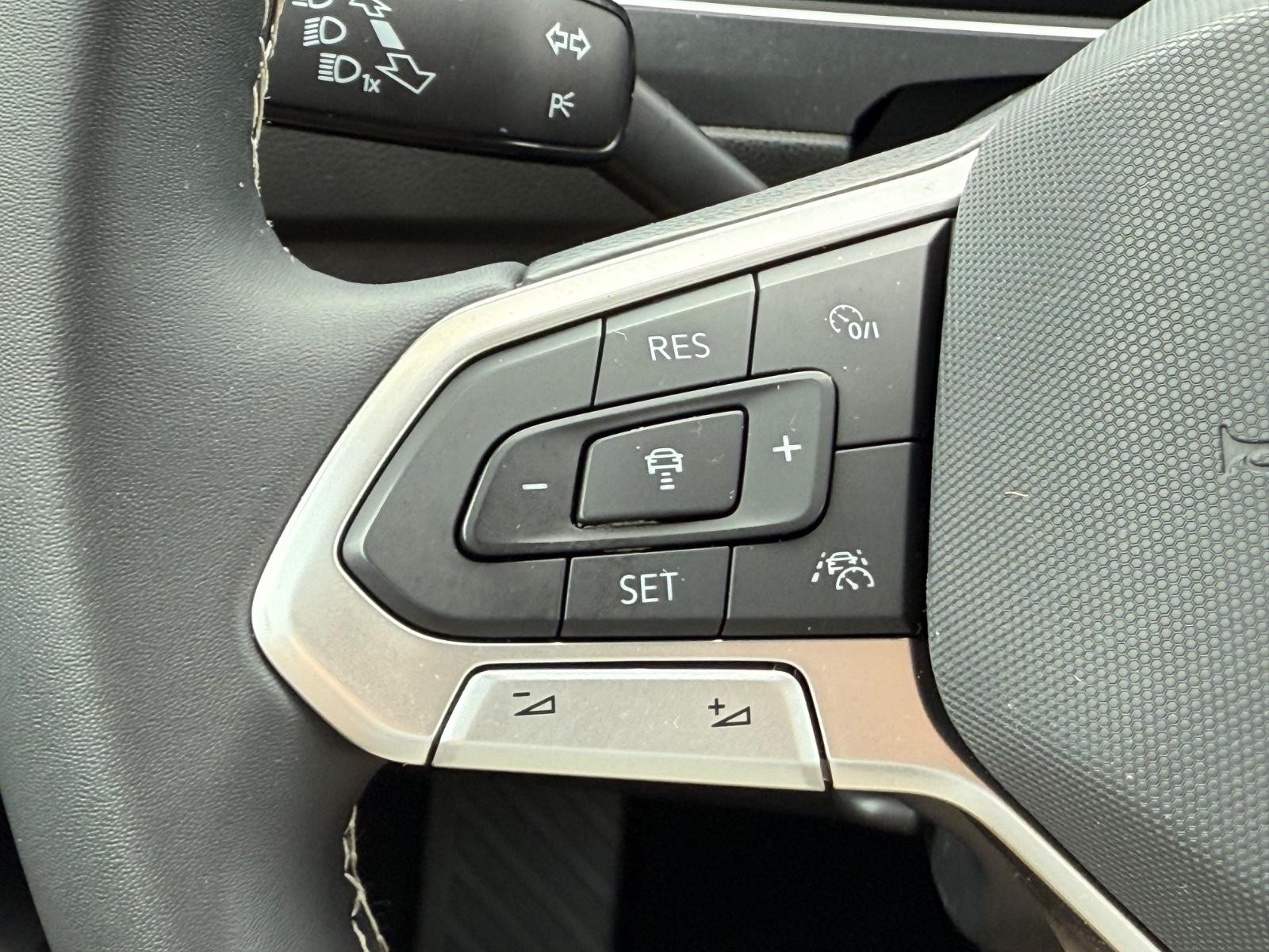 Volkswagen Tiguan Vehicle Image 16