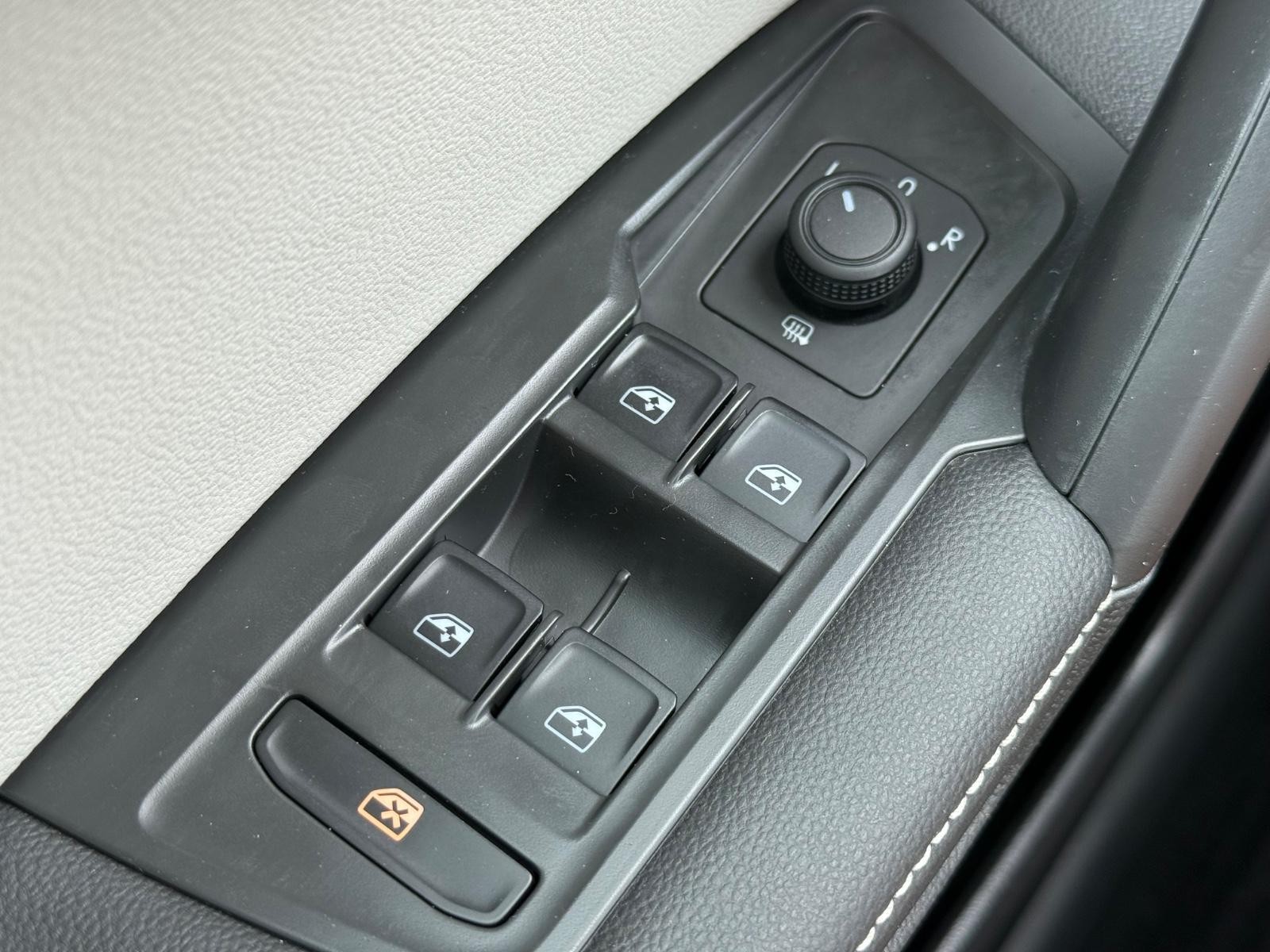 Volkswagen Tiguan Vehicle Image 21