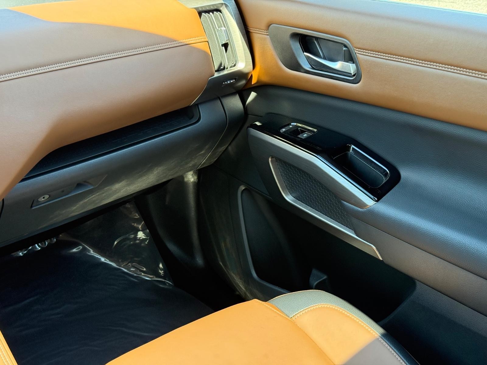 Nissan Pathfinder Vehicle Image 15