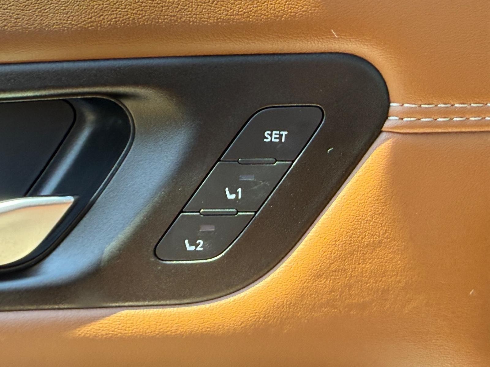 Nissan Pathfinder Vehicle Image 16