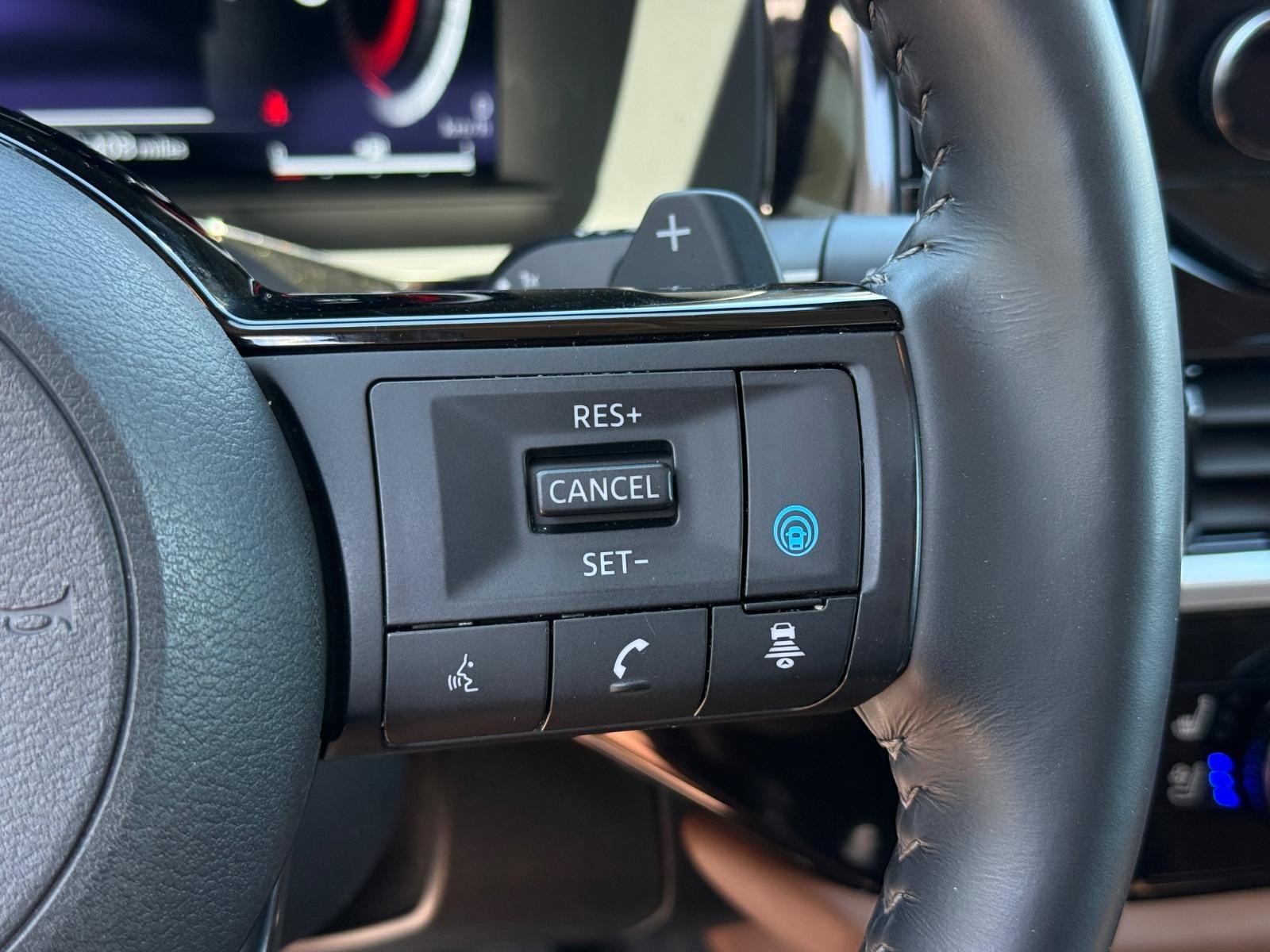 Nissan Pathfinder Vehicle Image 18