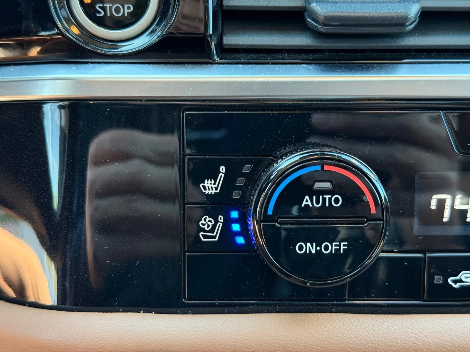 Nissan Pathfinder Vehicle Image 21