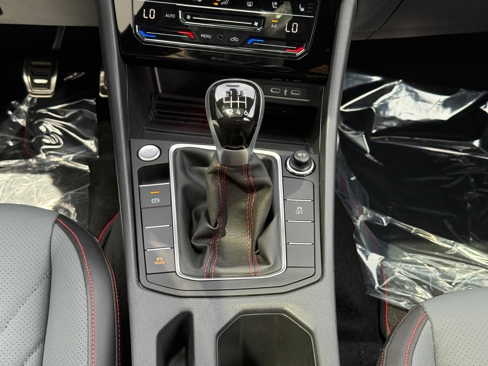 Volkswagen Jetta GLI Vehicle Image 08
