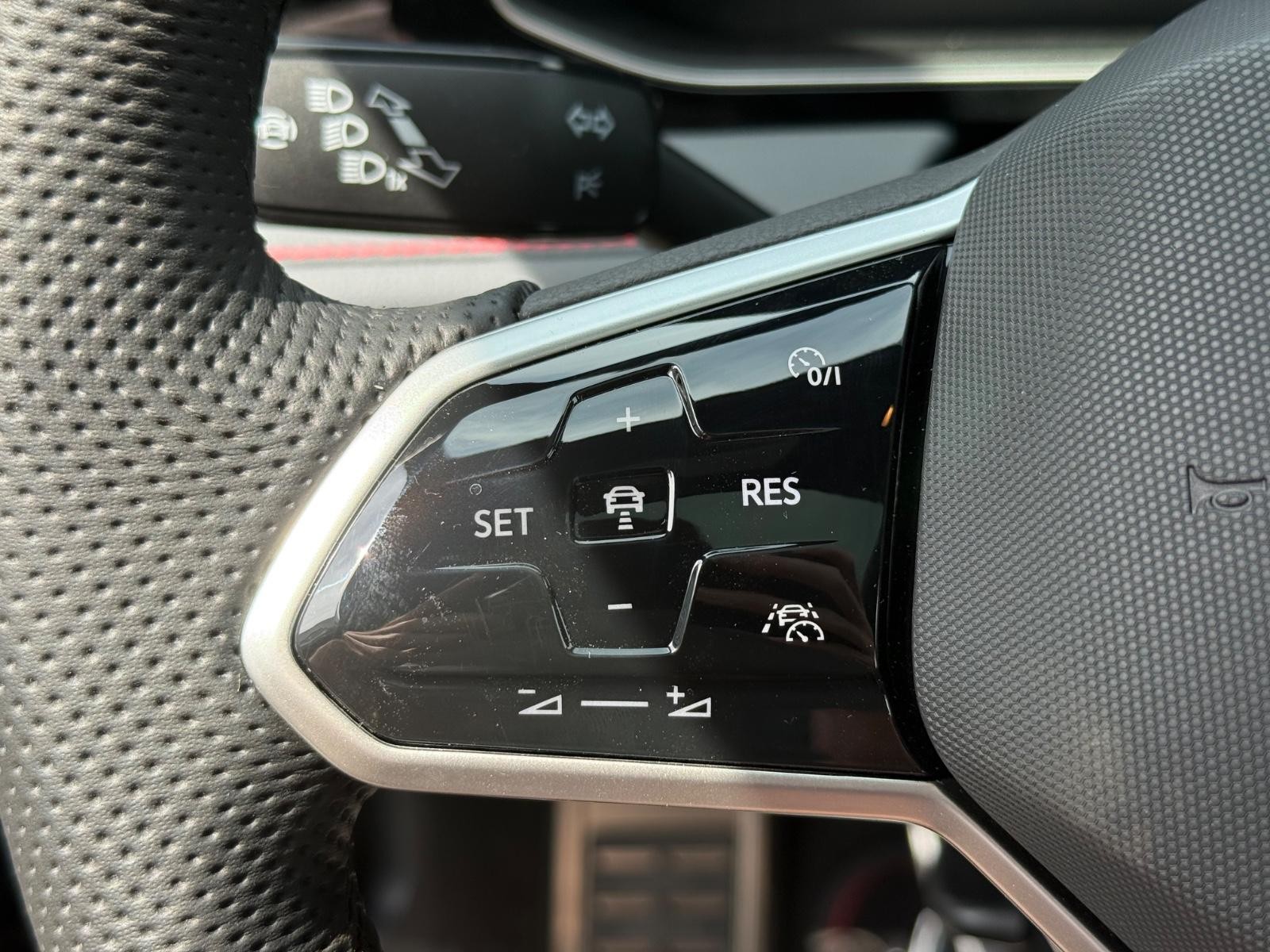 Volkswagen Jetta GLI Vehicle Image 11