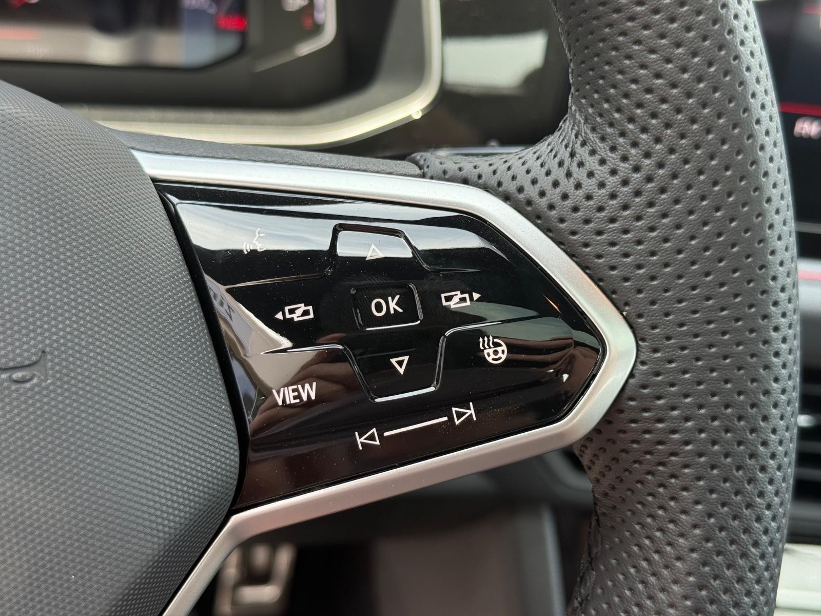 Volkswagen Jetta GLI Vehicle Image 12