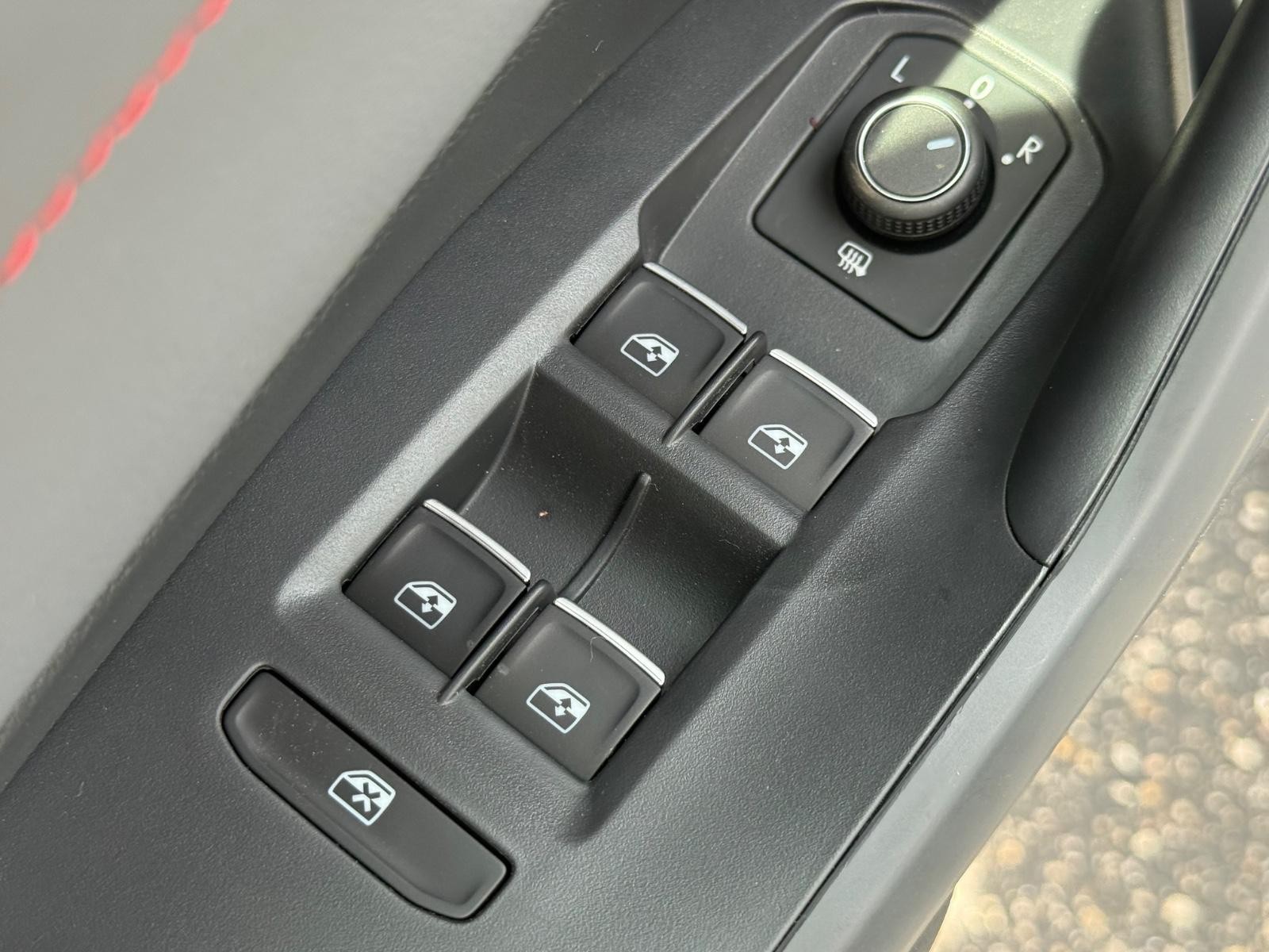 Volkswagen Jetta GLI Vehicle Image 15