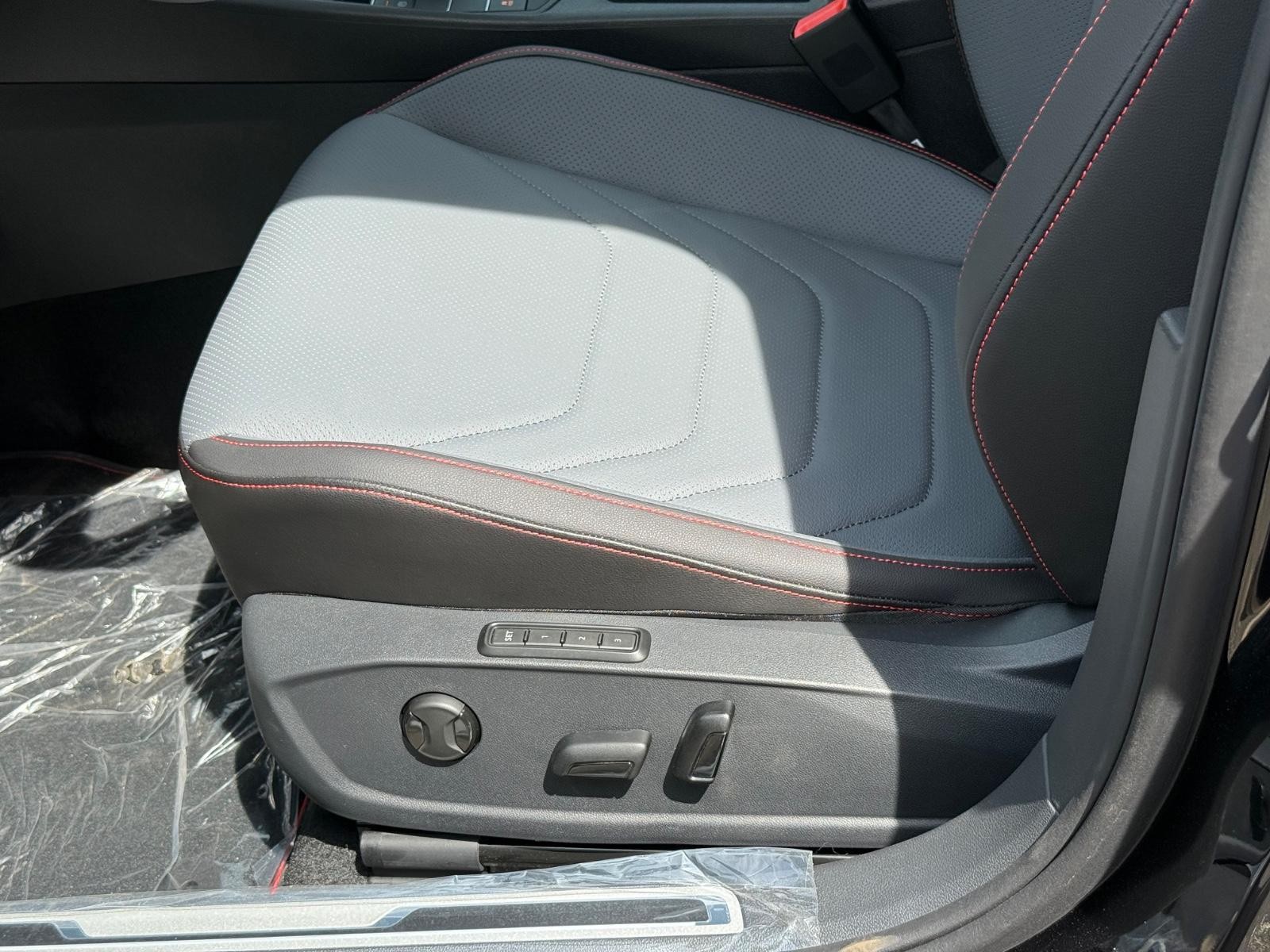 Volkswagen Jetta GLI Vehicle Image 16