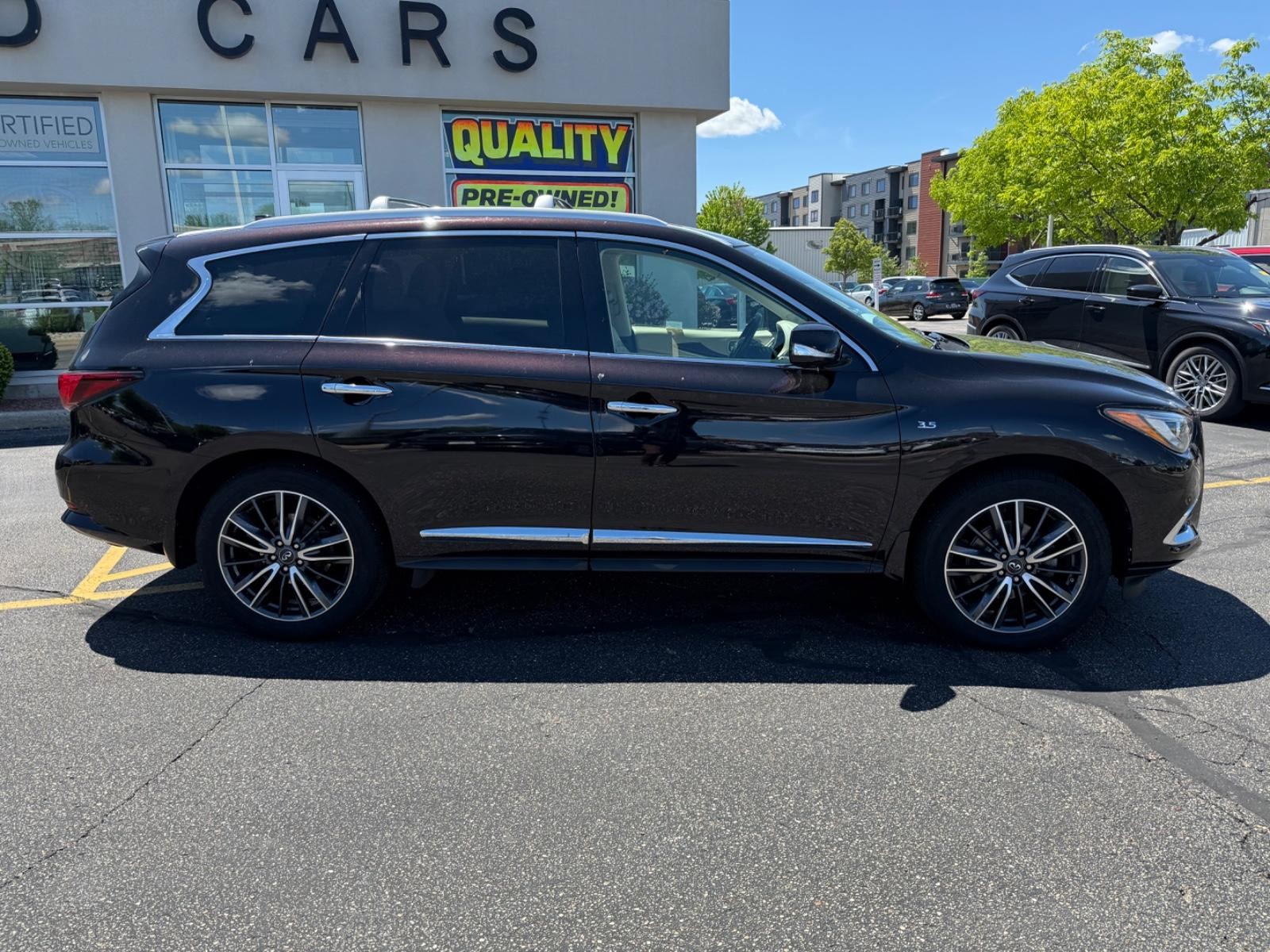 INFINITI QX60 Vehicle Image 02