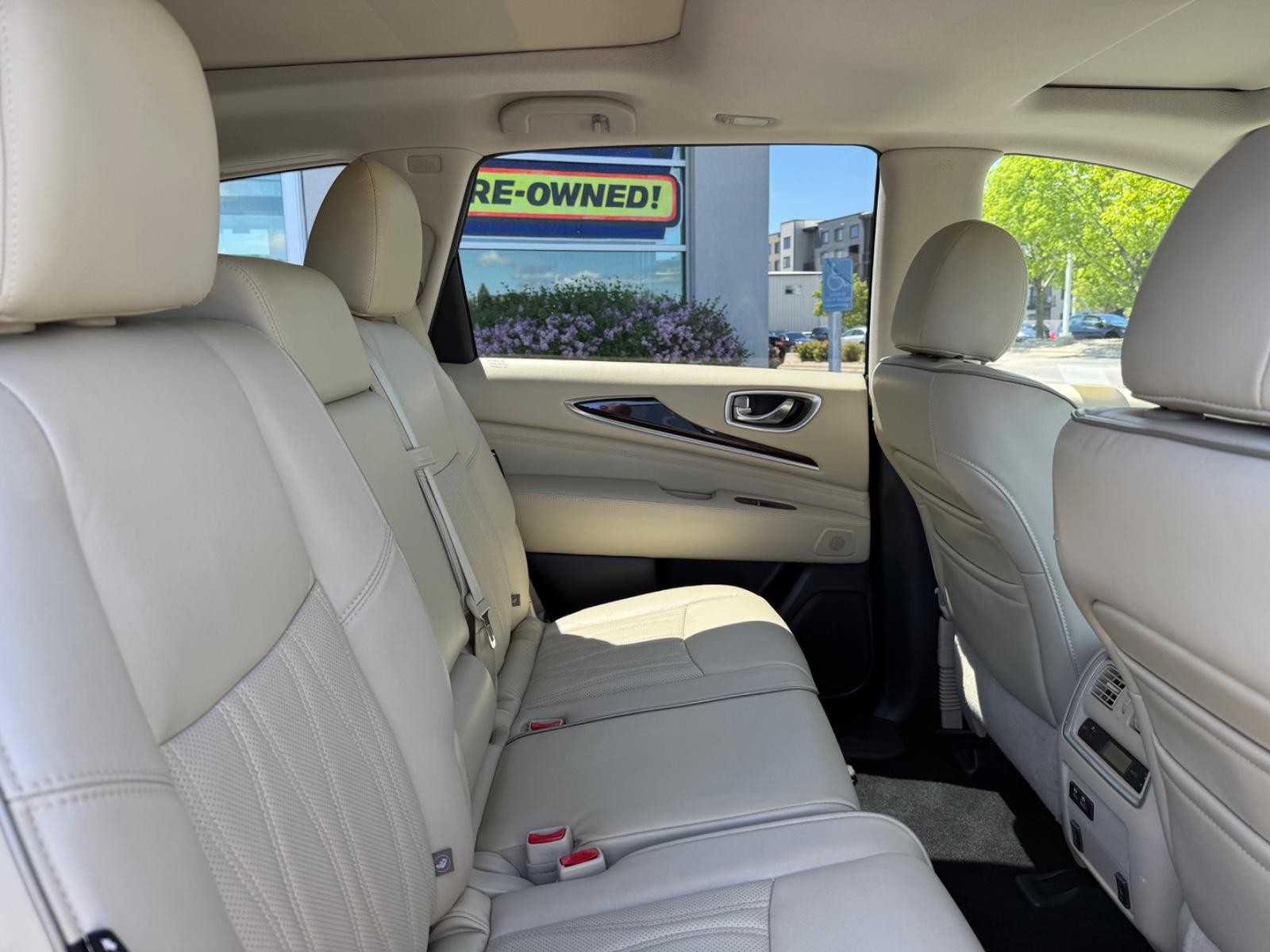 INFINITI QX60 Vehicle Image 10