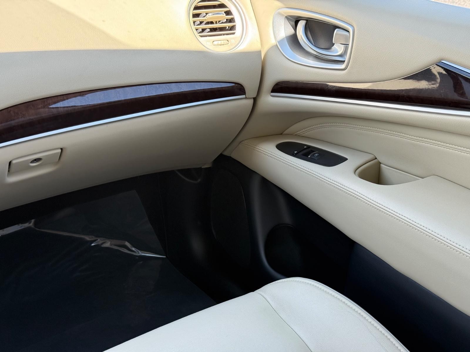 INFINITI QX60 Vehicle Image 16