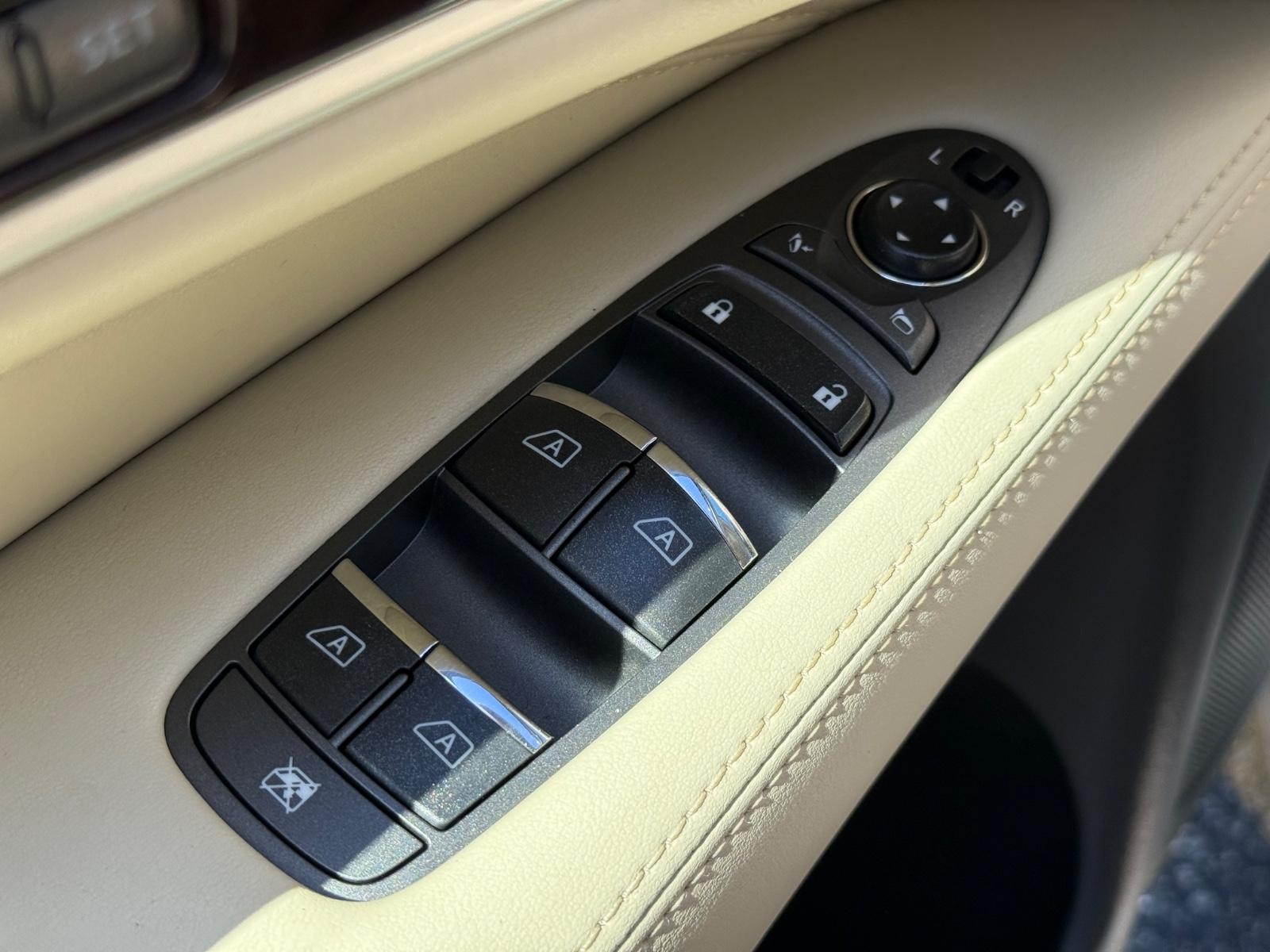 INFINITI QX60 Vehicle Image 23