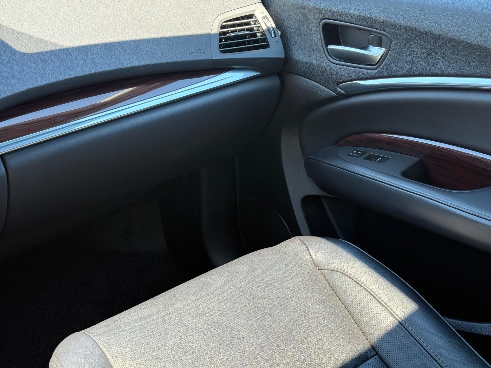 Acura MDX Vehicle Image 15
