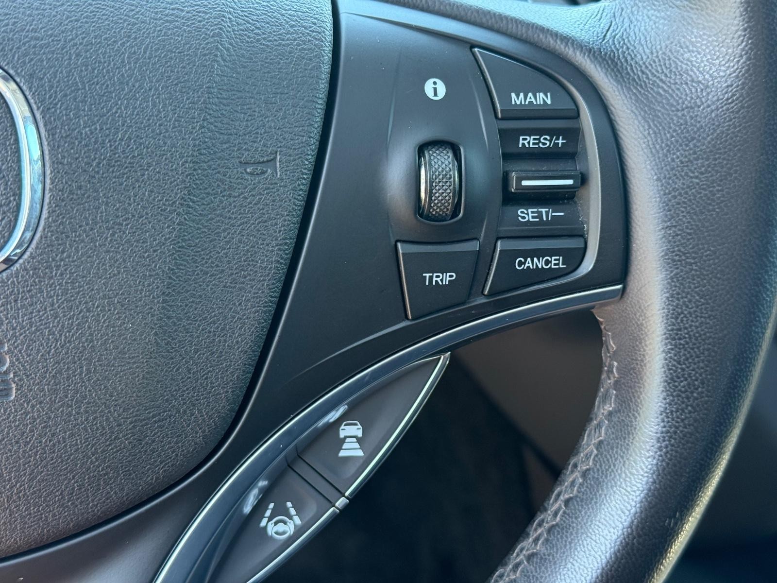 Acura MDX Vehicle Image 18