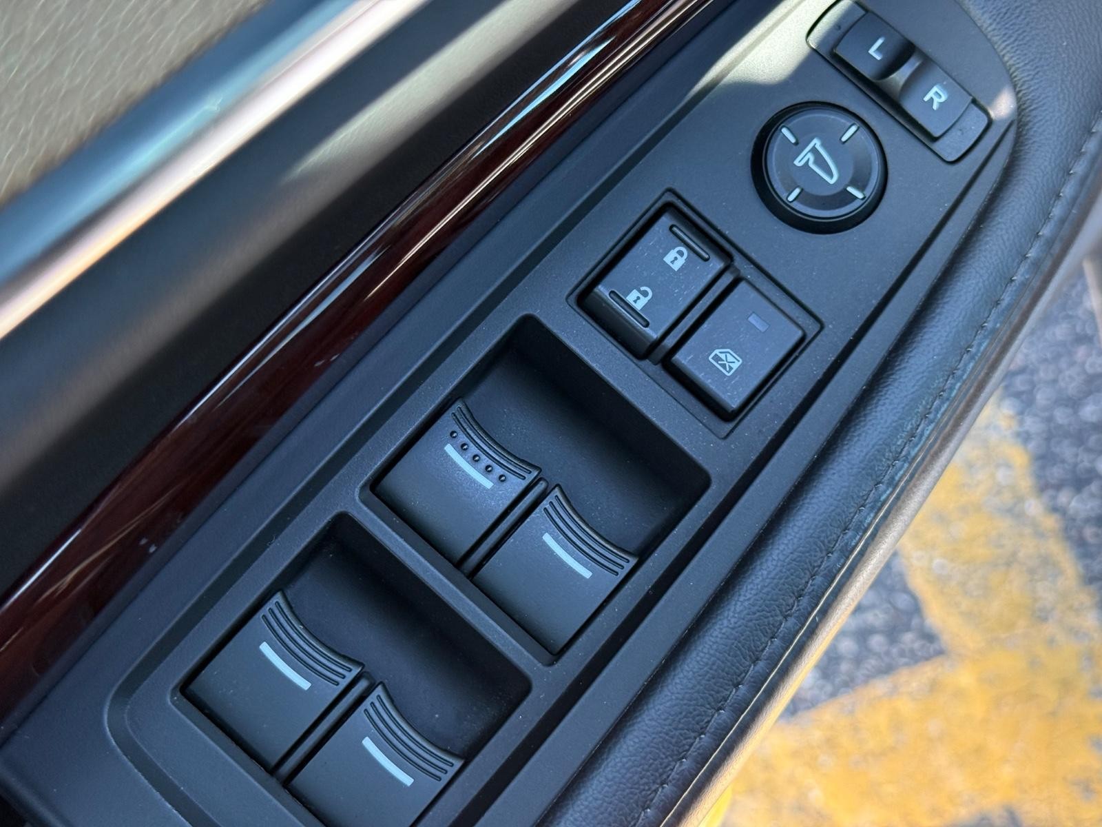 Acura MDX Vehicle Image 22