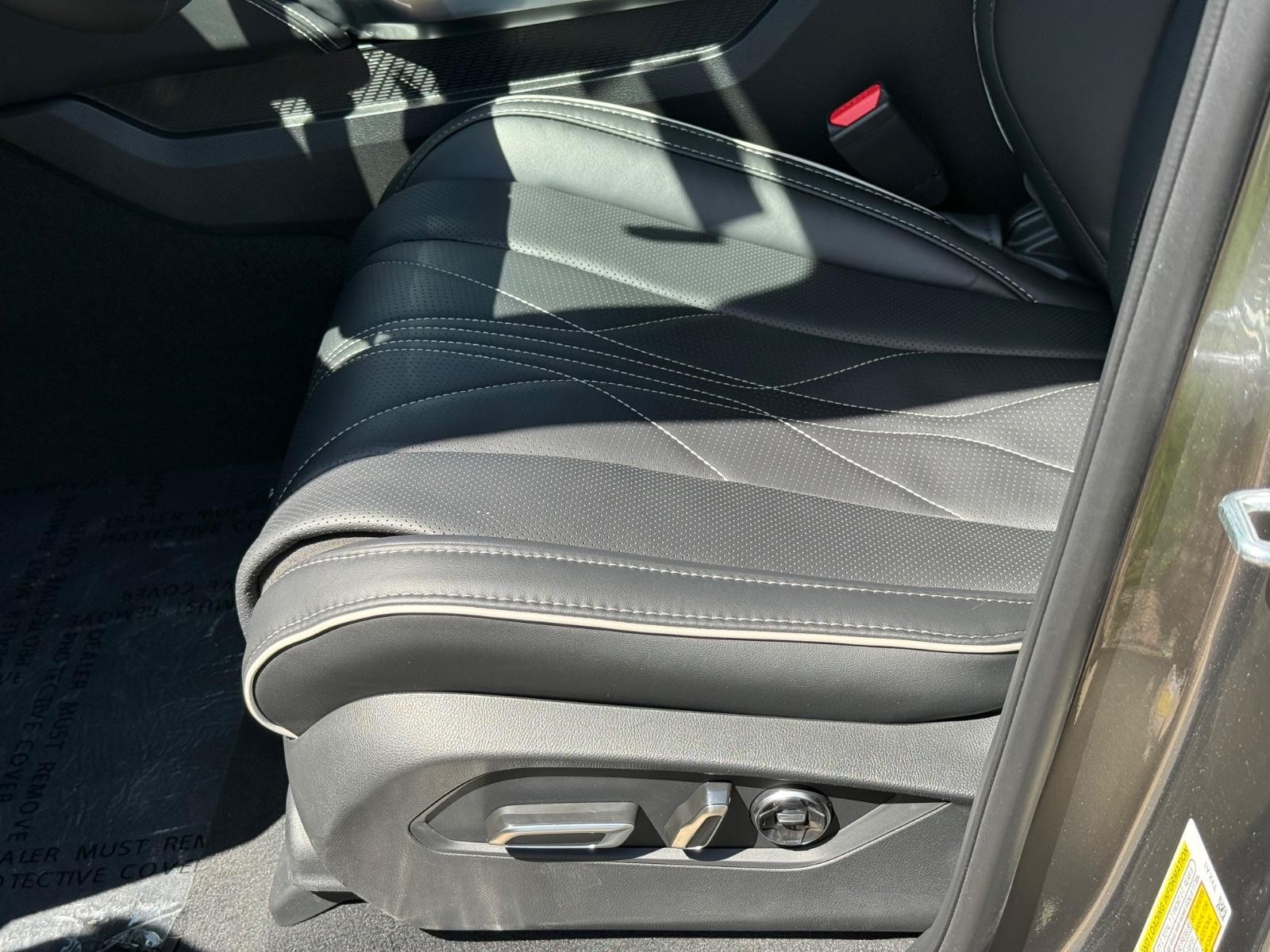 Acura MDX Vehicle Image 16