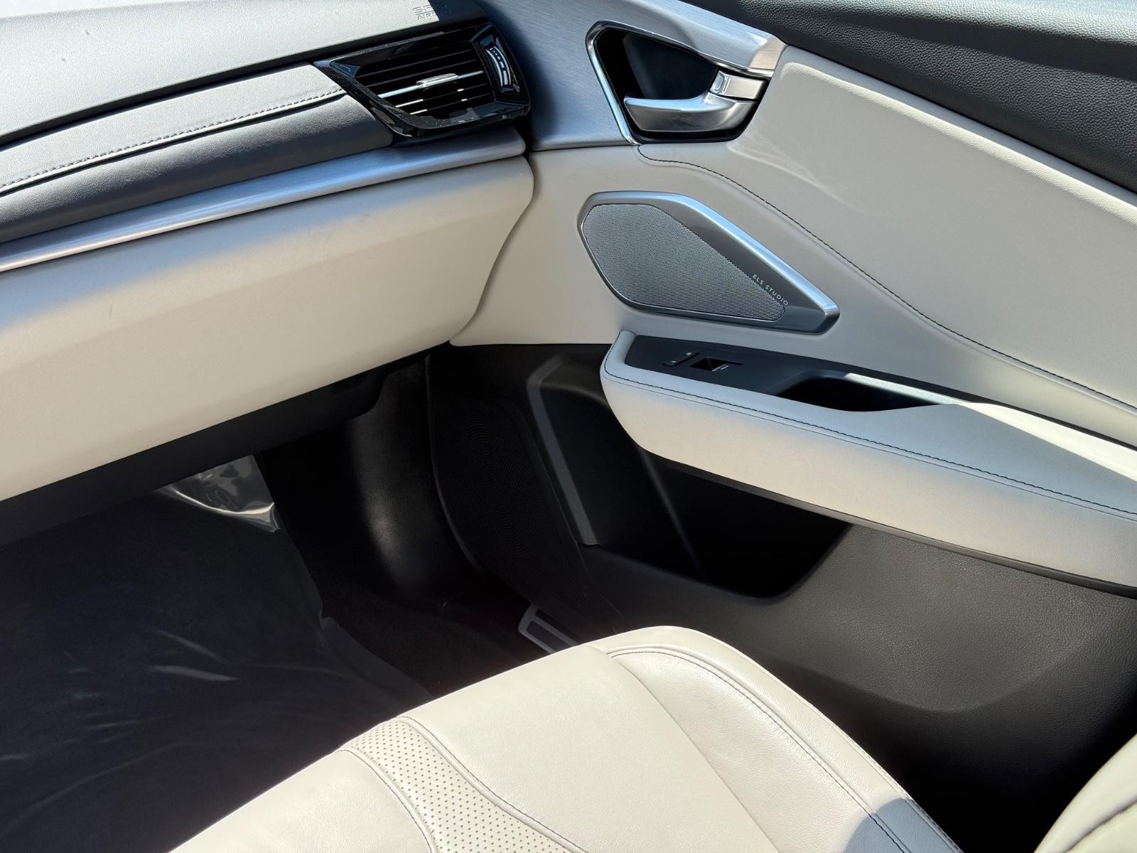 Acura RDX Vehicle Image 14