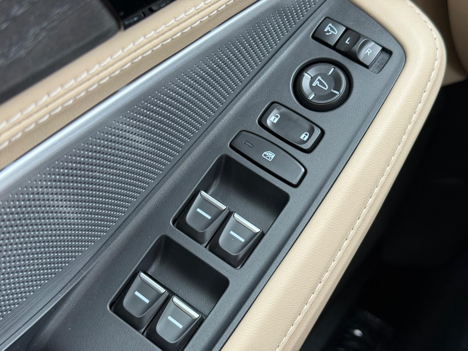 Acura MDX Vehicle Image 16