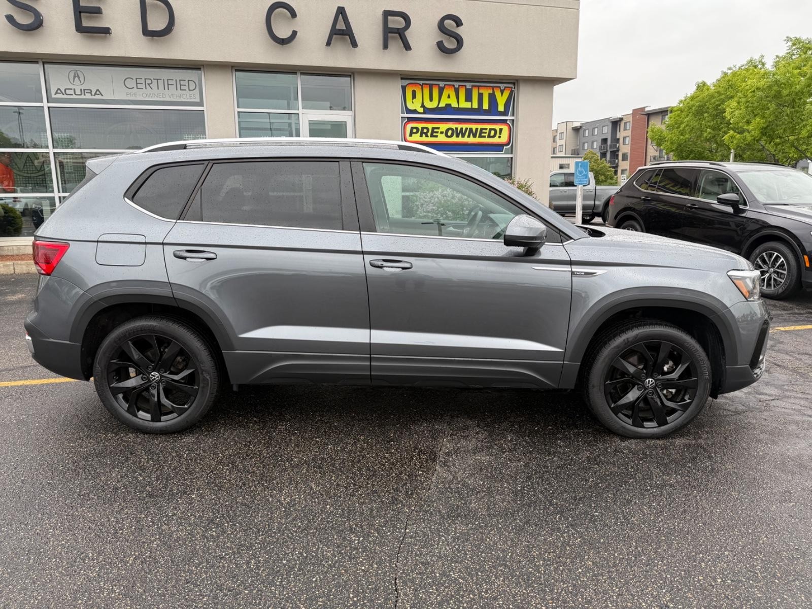 Volkswagen Taos Vehicle Image 02