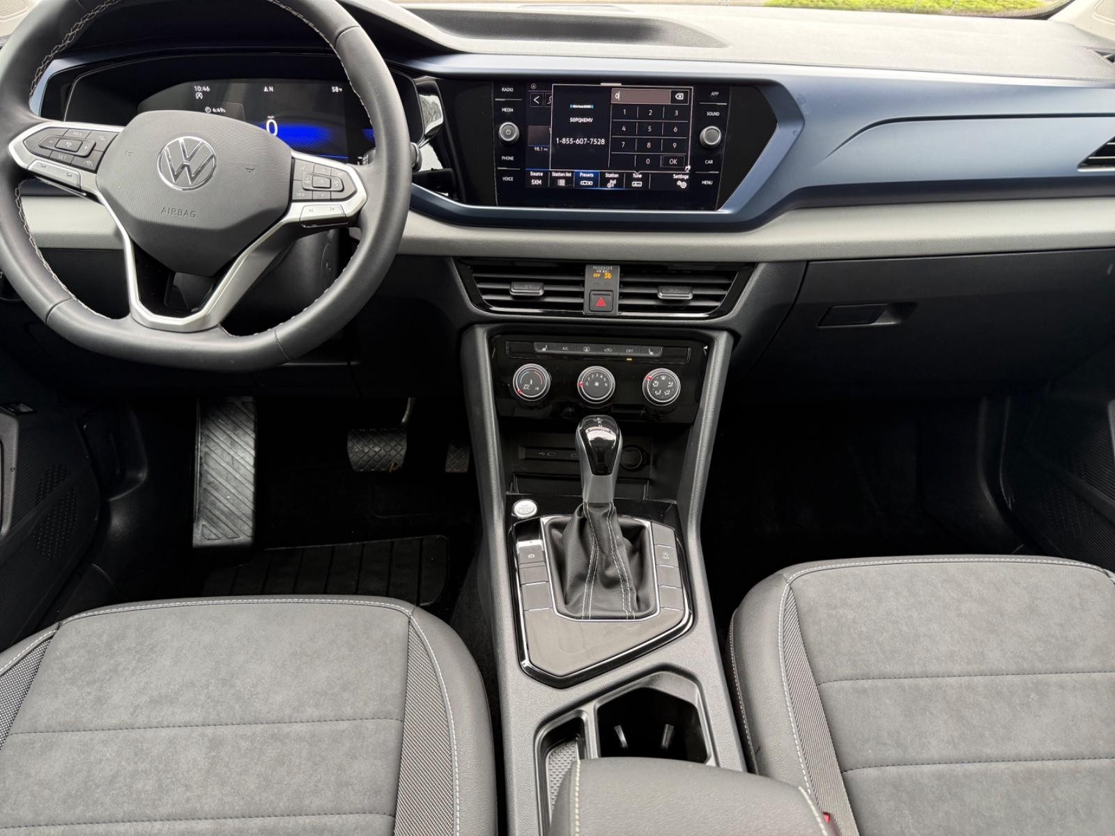 Volkswagen Taos Vehicle Image 11