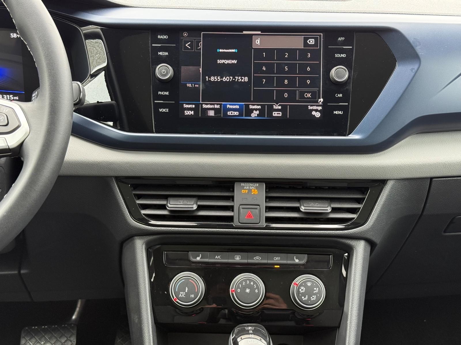 Volkswagen Taos Vehicle Image 12