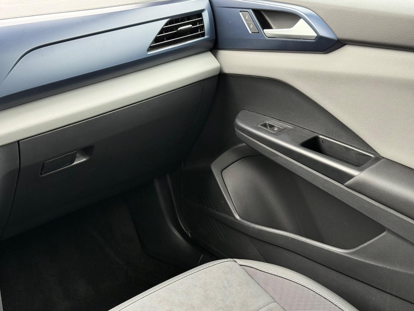 Volkswagen Taos Vehicle Image 15