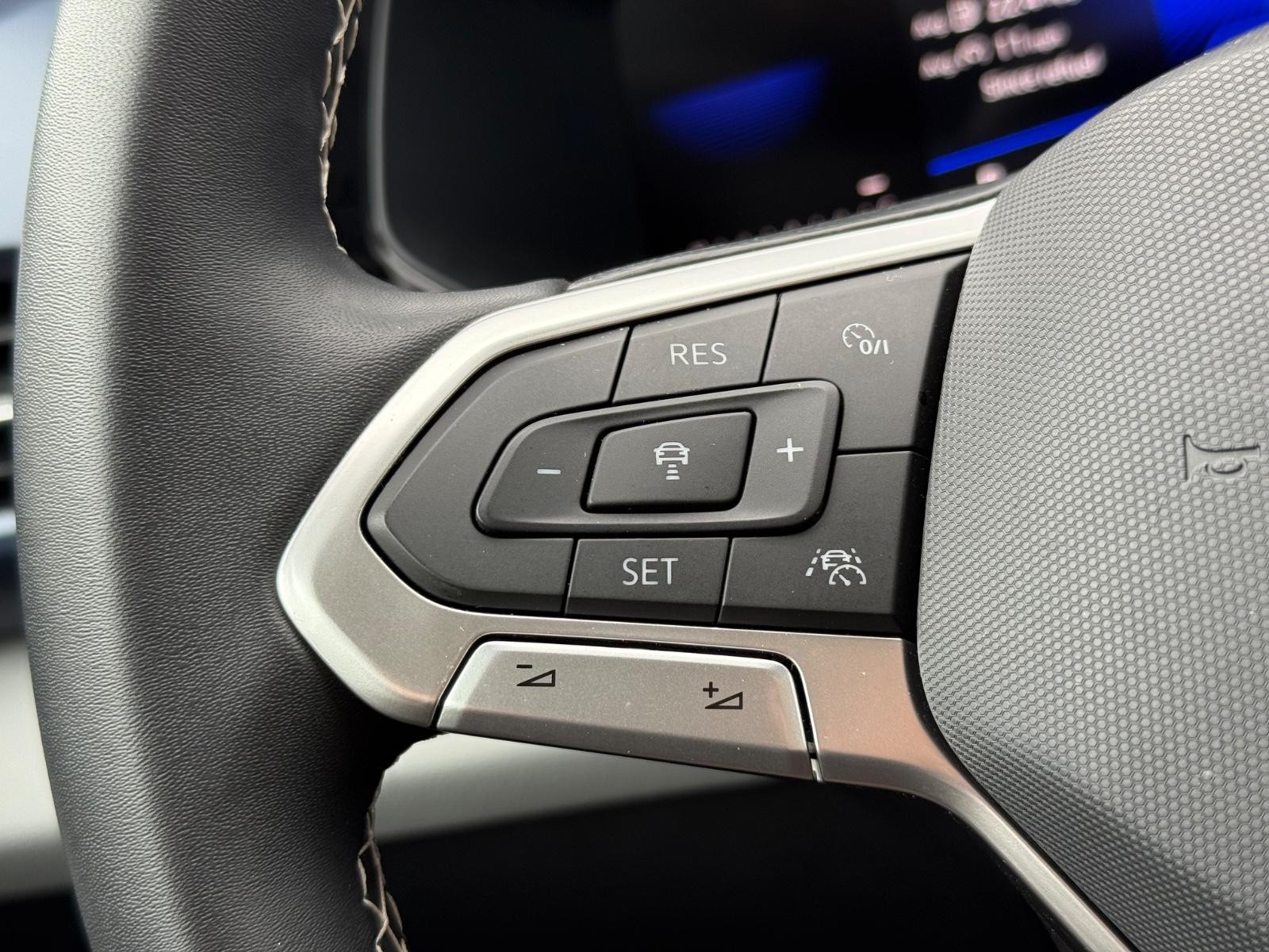 Volkswagen Taos Vehicle Image 16