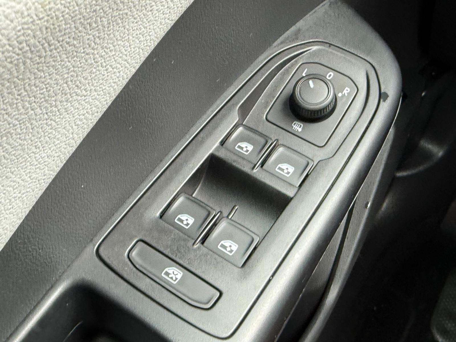 Volkswagen Taos Vehicle Image 21