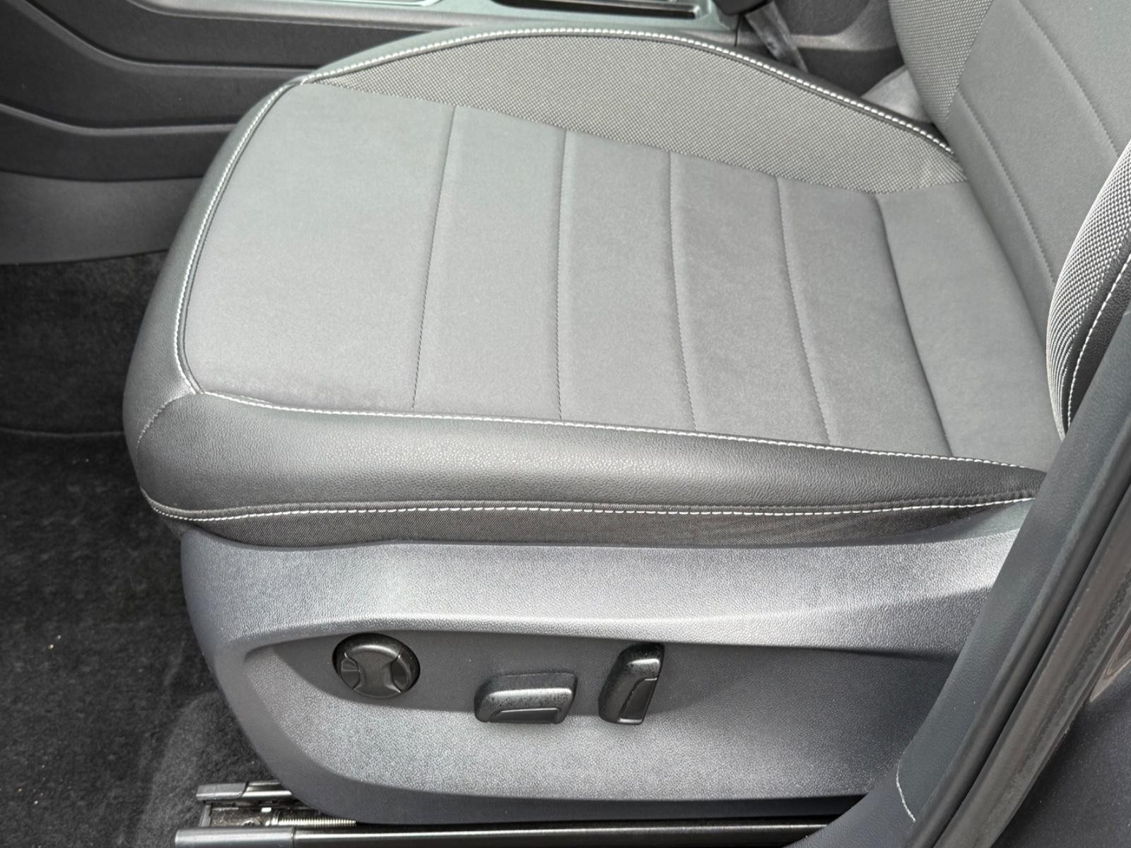 Volkswagen Taos Vehicle Image 22