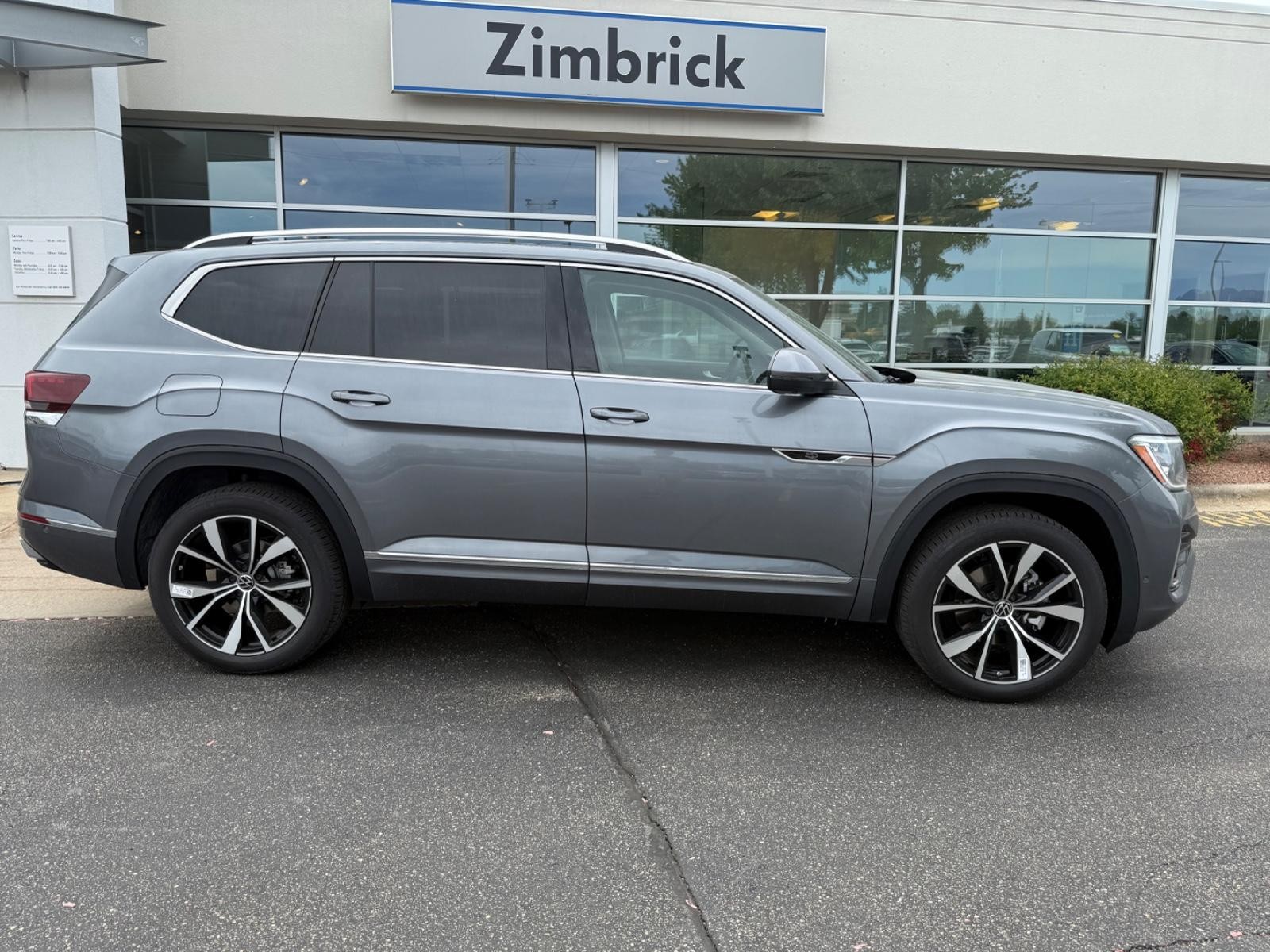 Volkswagen Atlas Vehicle Image 02